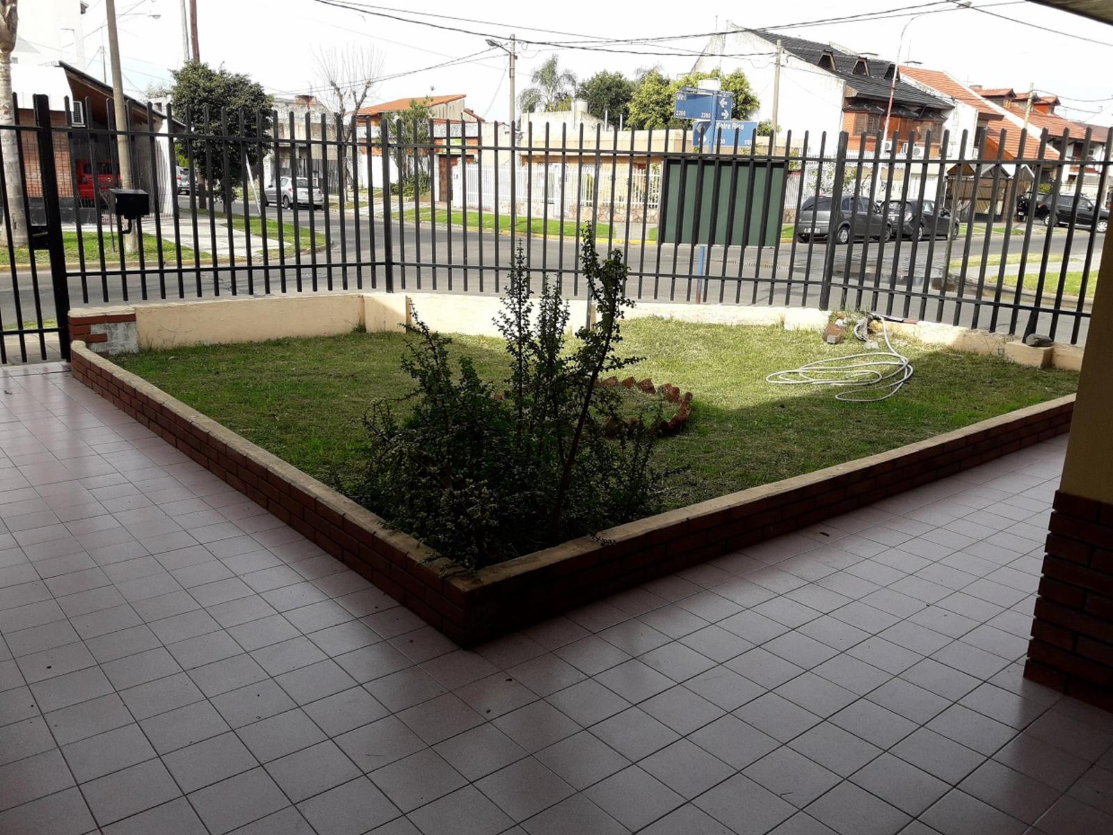 Excelente Propiedad 3 amb con Garaje 3 autos - Zona residencial — foto 2
