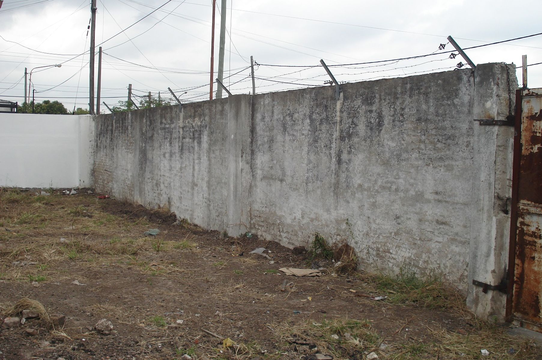 LOTE 700 m2 con deposito - 5