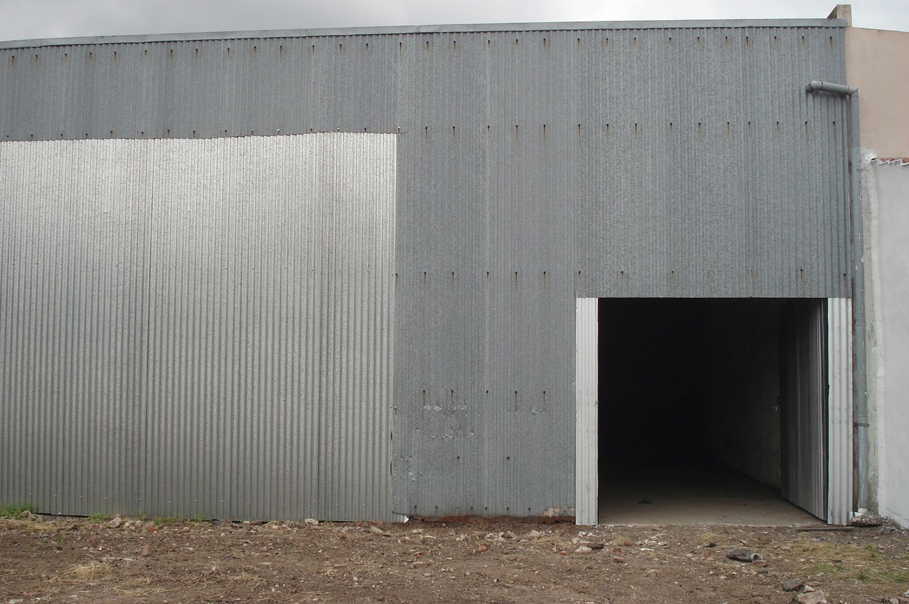 LOTE 700 m2 con deposito - 6
