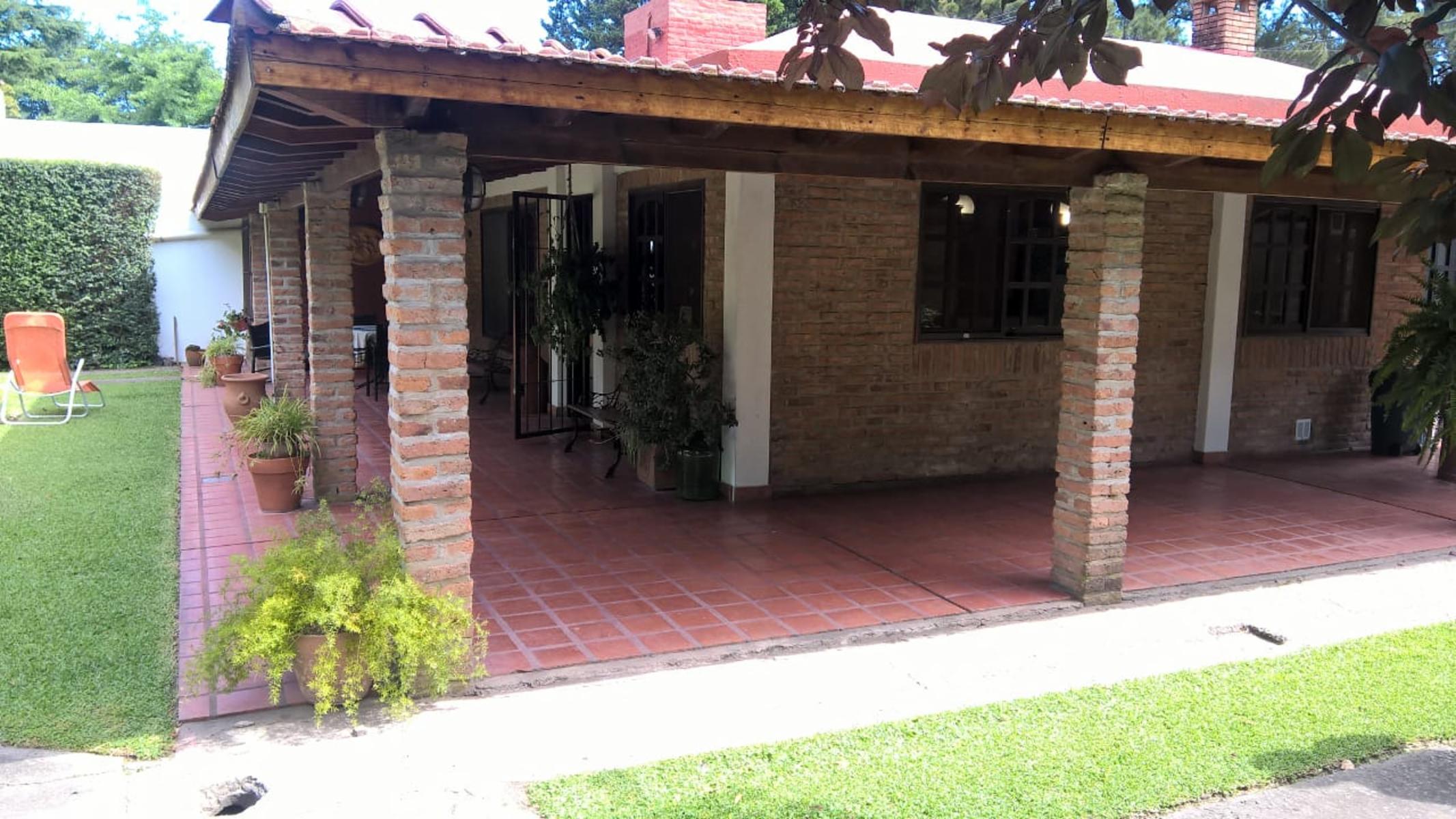 HERMOSA CASA QUINTA EN GLEW - 1