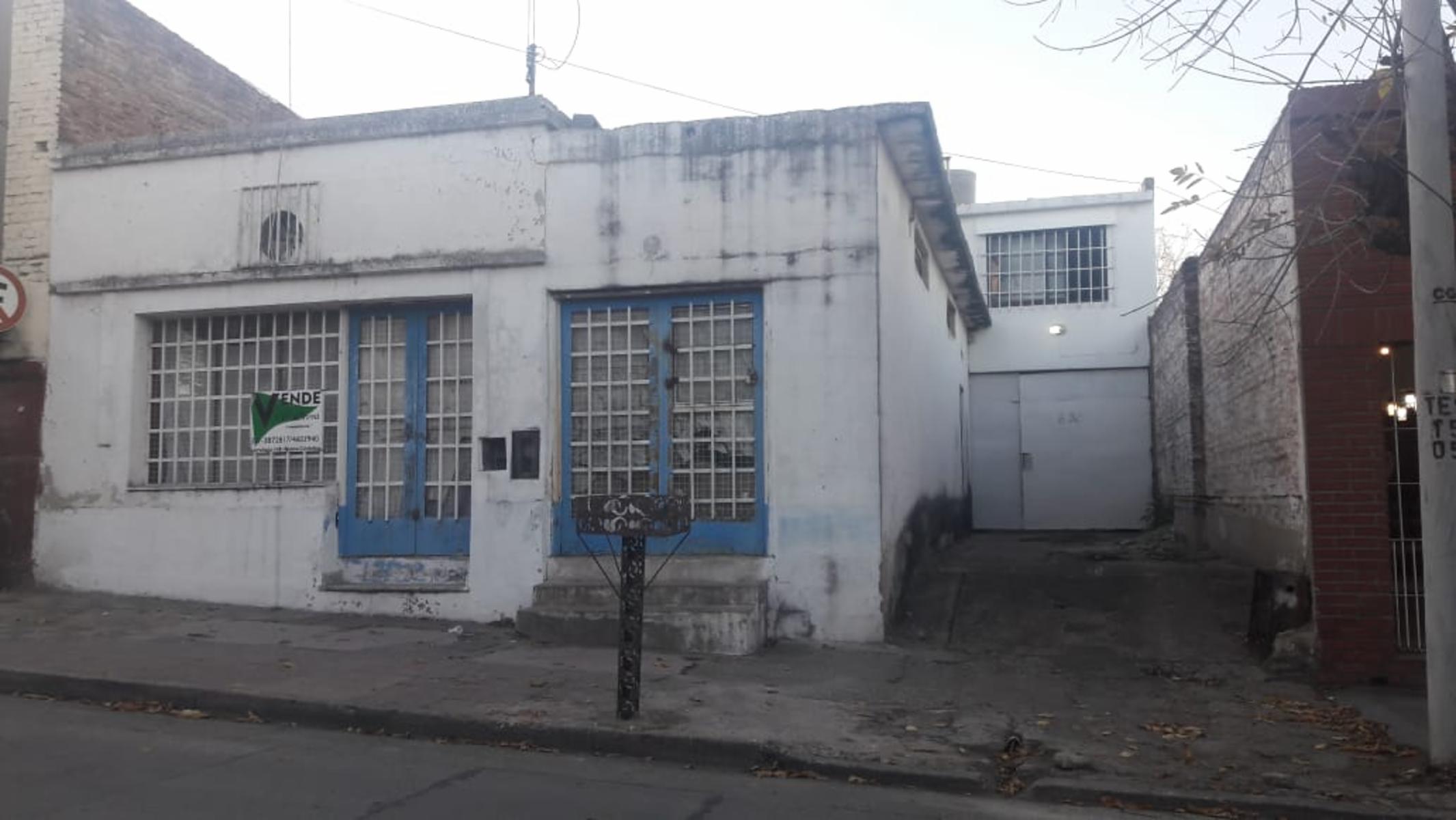 Casa+galpon+local ,ideal supermercado ,Polirubro a mts Elpidio Gonzalez ,sobre calle Fuencarral (Bella Vista), casi Regalado, ideal inversor