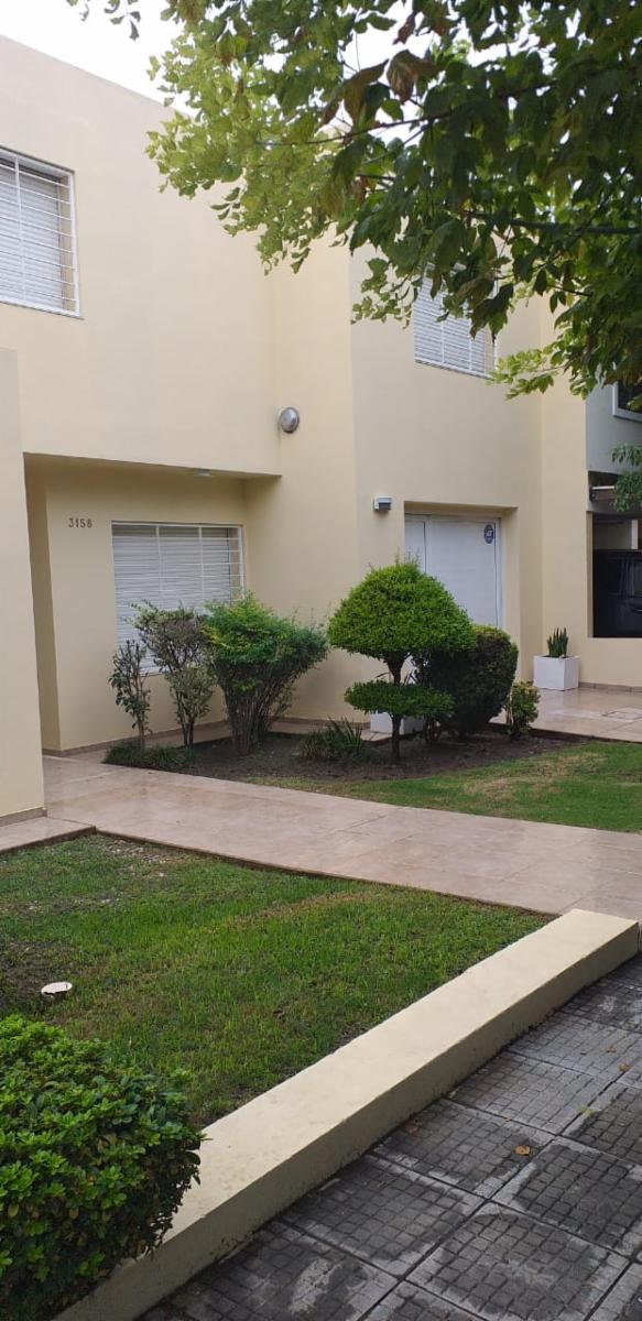 Moderno, comodo y elegante Inmueble en B° Nuevo Poeta Lugones-Dos plantas-3 Dormitorios-Pileta -Galeria con asador u$$230000