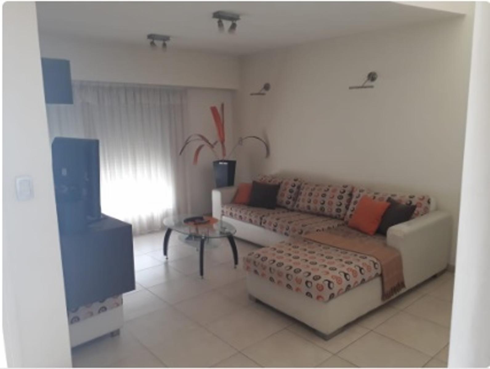 Moderno, comodo y elegante Inmueble en B° Nuevo Poeta Lugones-Dos plantas-3 Dormitorios-Pileta -Galeria con asador u$$230000 — foto 3