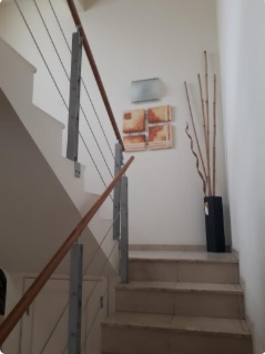 Moderno, comodo y elegante Inmueble en B° Nuevo Poeta Lugones-Dos plantas-3 Dormitorios-Pileta -Galeria con asador u$$230000 — foto 9
