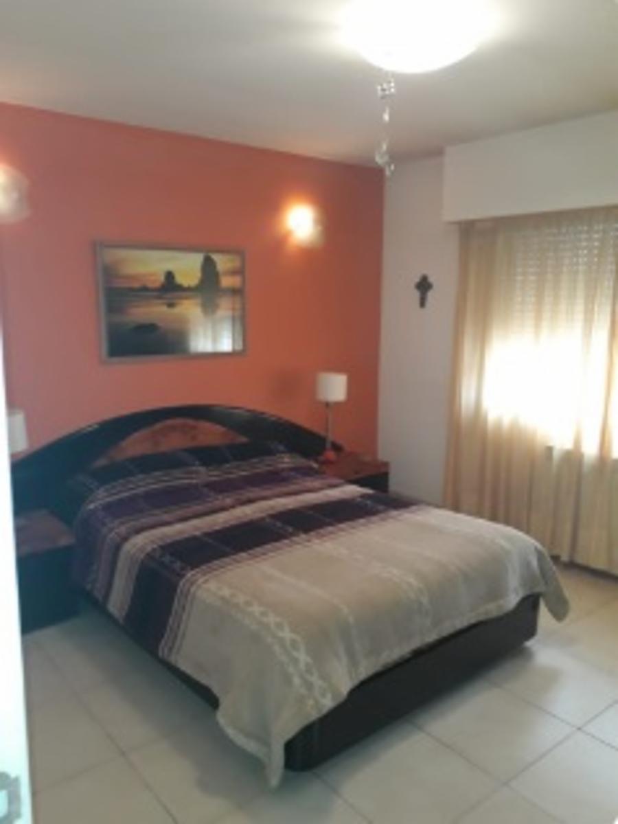 Moderno, comodo y elegante Inmueble en B° Nuevo Poeta Lugones-Dos plantas-3 Dormitorios-Pileta -Galeria con asador u$$230000 — foto 11