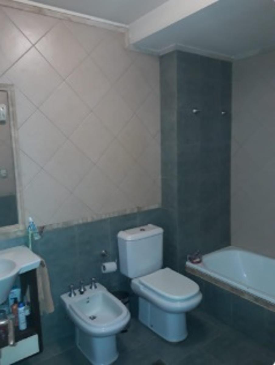 Moderno, comodo y elegante Inmueble en B° Nuevo Poeta Lugones-Dos plantas-3 Dormitorios-Pileta -Galeria con asador u$$230000 — foto 13