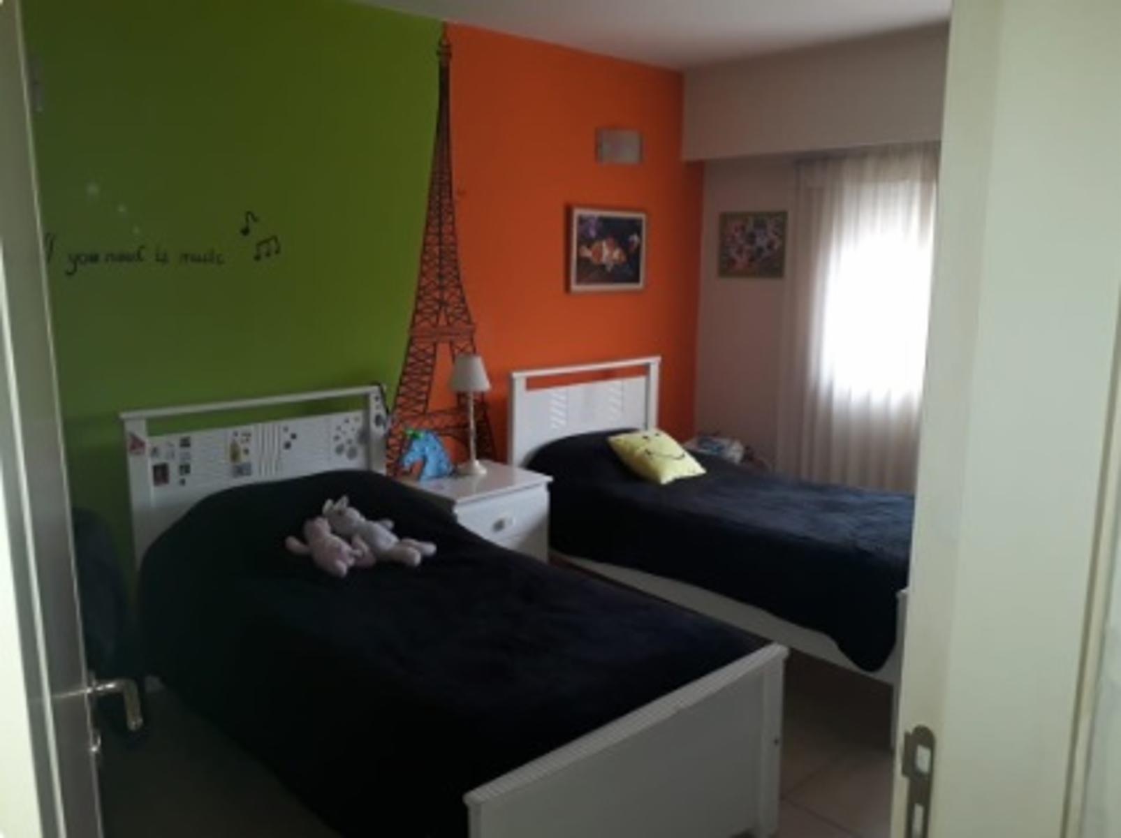 Moderno, comodo y elegante Inmueble en B° Nuevo Poeta Lugones-Dos plantas-3 Dormitorios-Pileta -Galeria con asador u$$230000 — foto 14