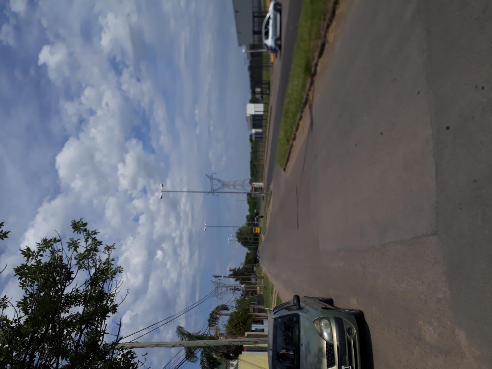 VENDE OPORTUNIDAD COMERCIAL O VIVIENDA FAMILIAR LOTE FRENTE A SUPERMERCADO CARREFOUR