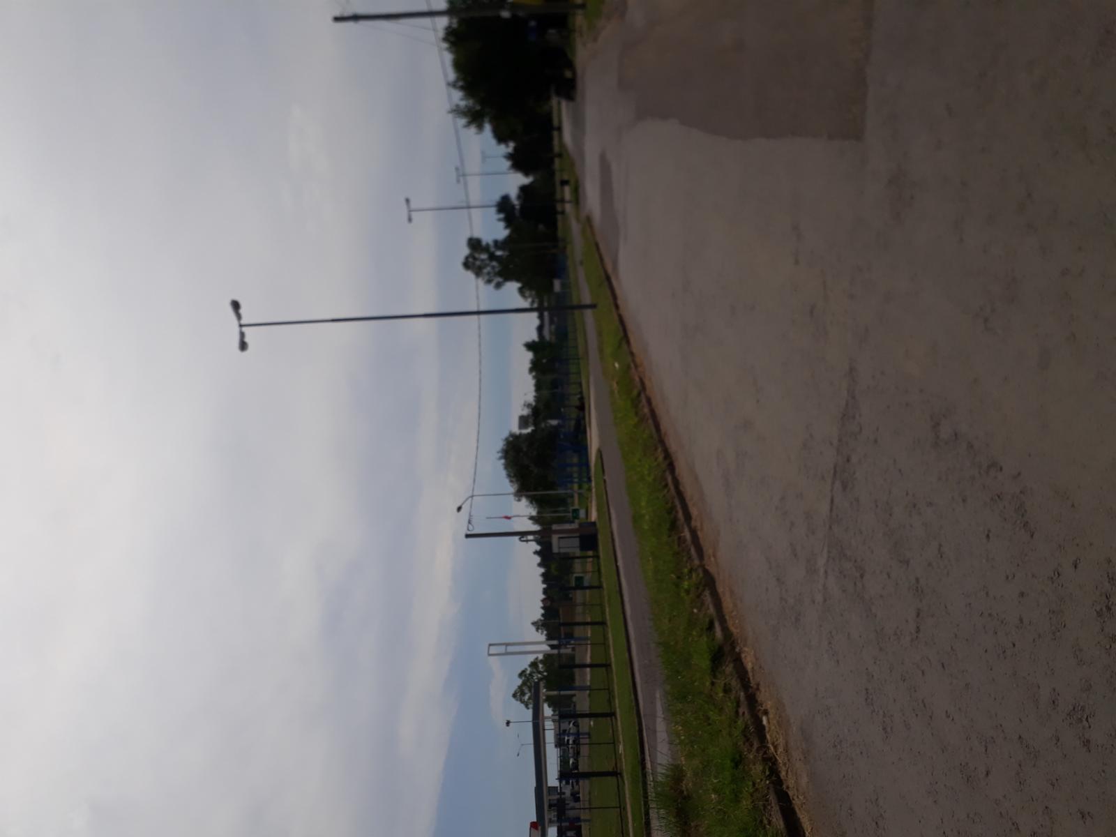 VENDE OPORTUNIDAD COMERCIAL O VIVIENDA FAMILIAR LOTE FRENTE A SUPERMERCADO CARREFOUR — foto 2