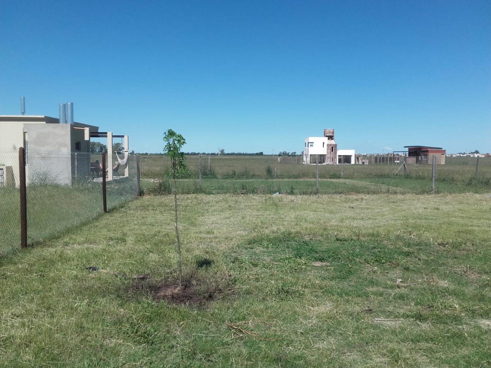 OPORTUNIDAD VENDE PROPIEDAD EN BARRIO ABIERTO FUNES NORTE ESTILO MODERNA — foto 2