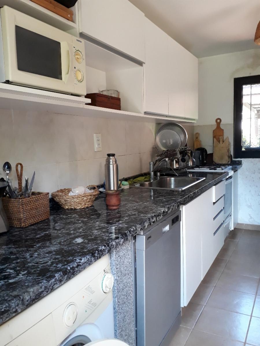 VENDE HERMOSO CHALET ZONA URBANA FUNES — foto 3