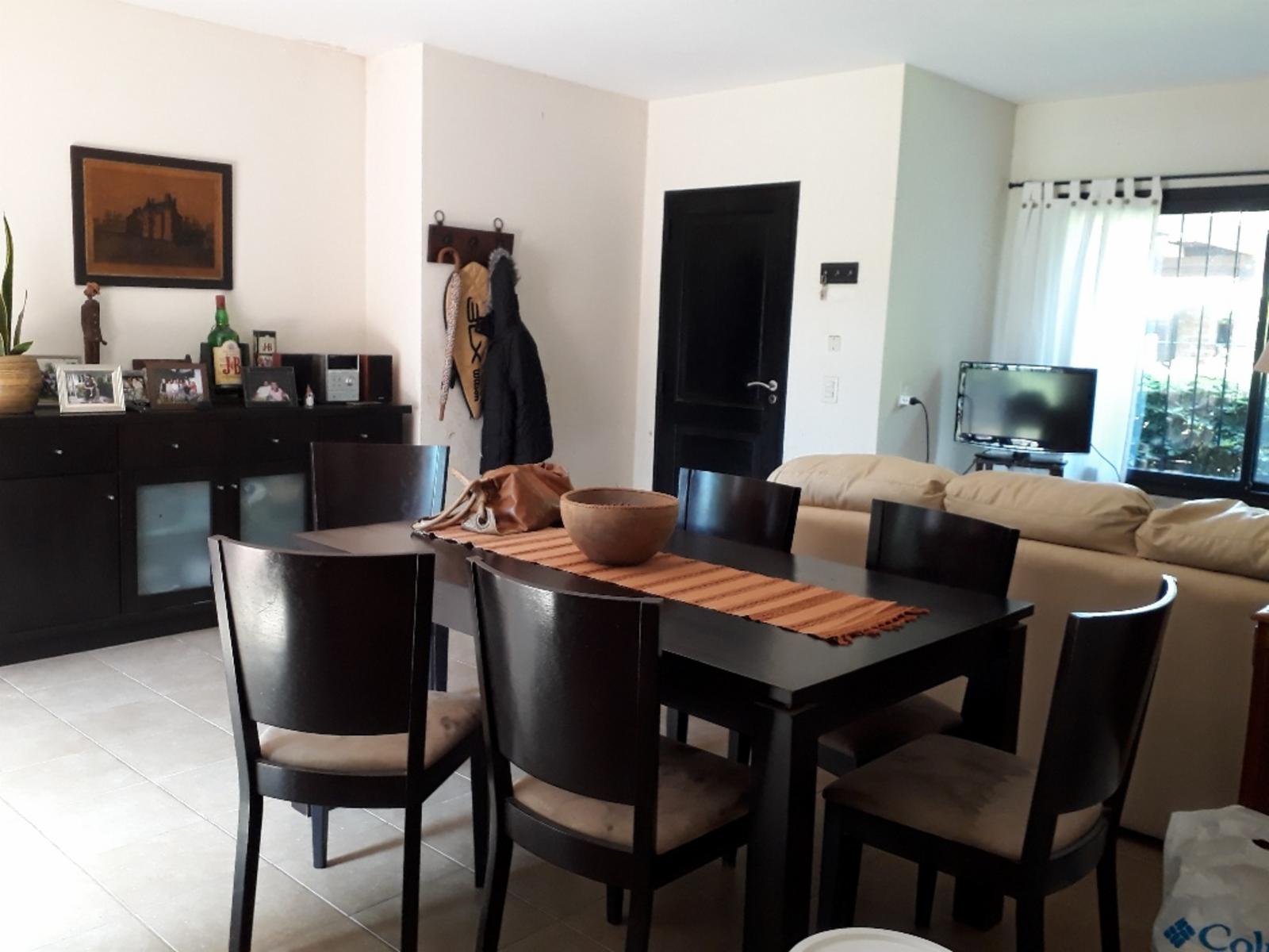 VENDE HERMOSO CHALET ZONA URBANA FUNES — foto 5