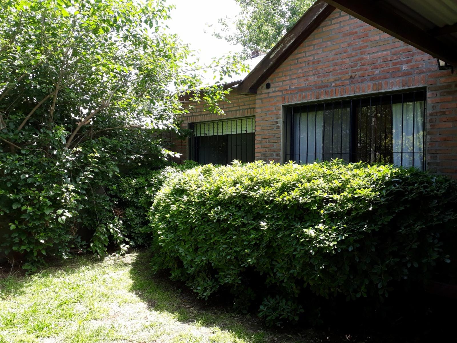 VENDE HERMOSO CHALET ZONA URBANA FUNES — foto 12