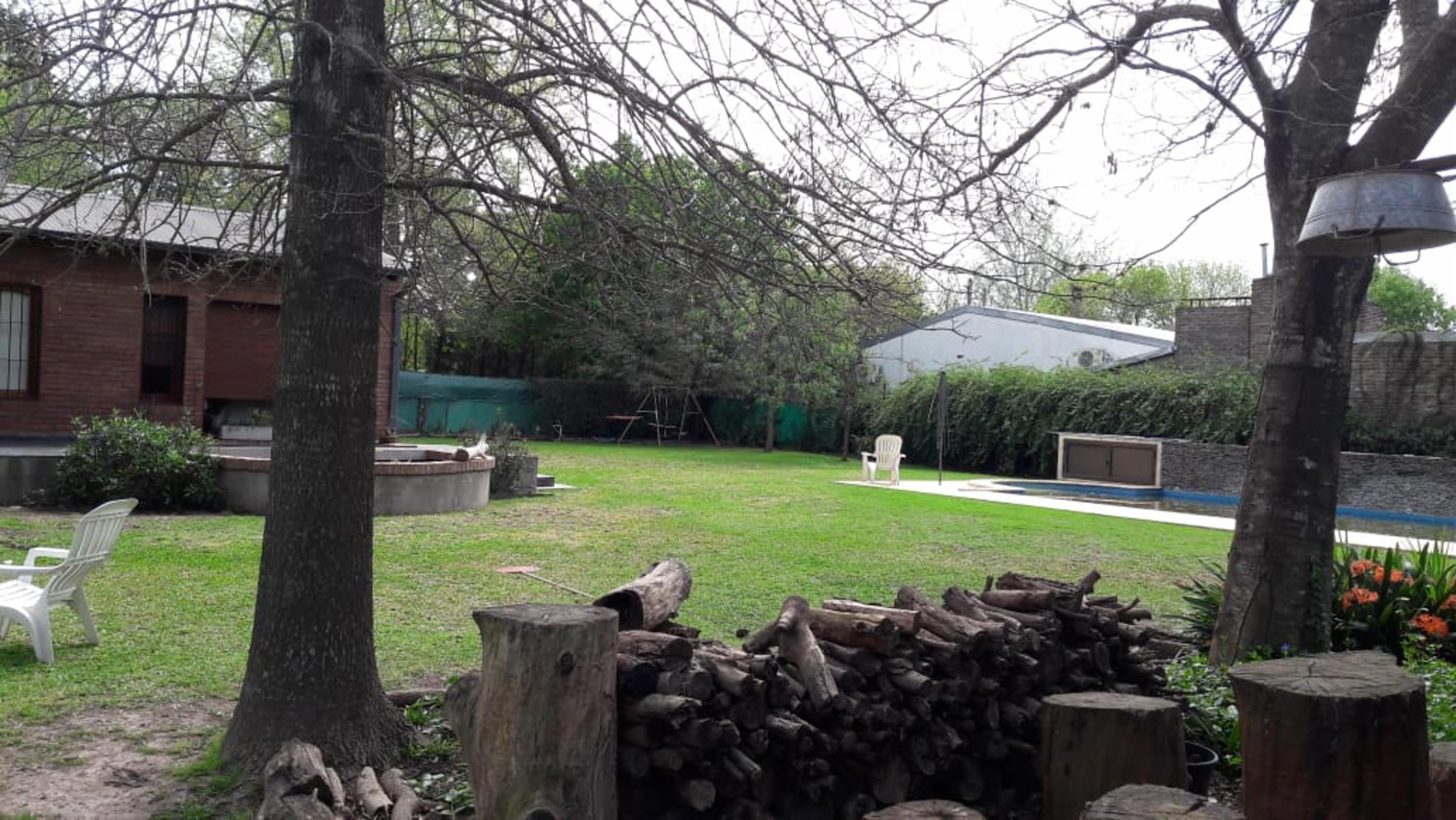 VENDE EXCELENTE PROPIEDAD EN BARRIO LOS TRONCOS EN FUNES
