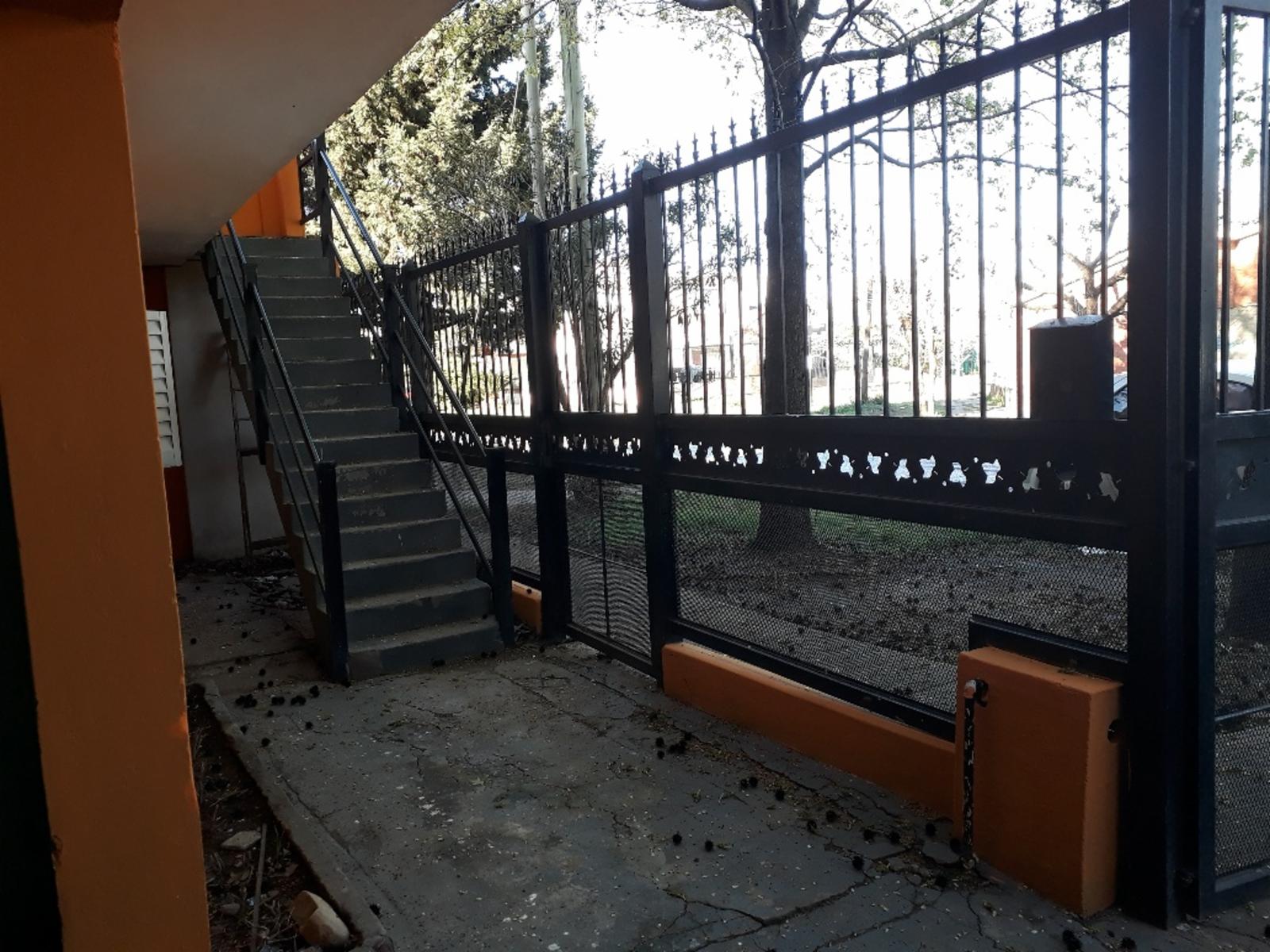 OPORTUNIDAD- VENDE 2 PROPIEDADES EN UN MISMO LOTE- MUY BIEN UBICADA ZONA OESTE — foto 7