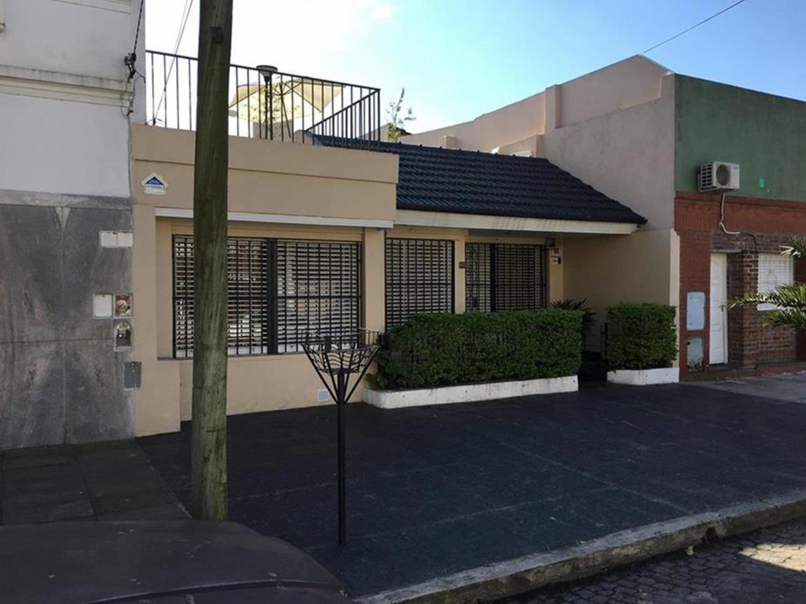 Moliere 1875, CABA/ casa 3 ambientes / 2 baños/ fondo, pileta, quincho, terraza, 220M2 u$s 350.000 - 1