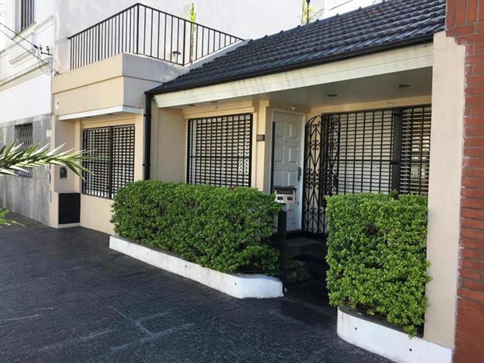 Moliere 1875, CABA/ casa 3 ambientes / 2 baños/ fondo, pileta, quincho, terraza, 220M2 u$s 350.000 - 2