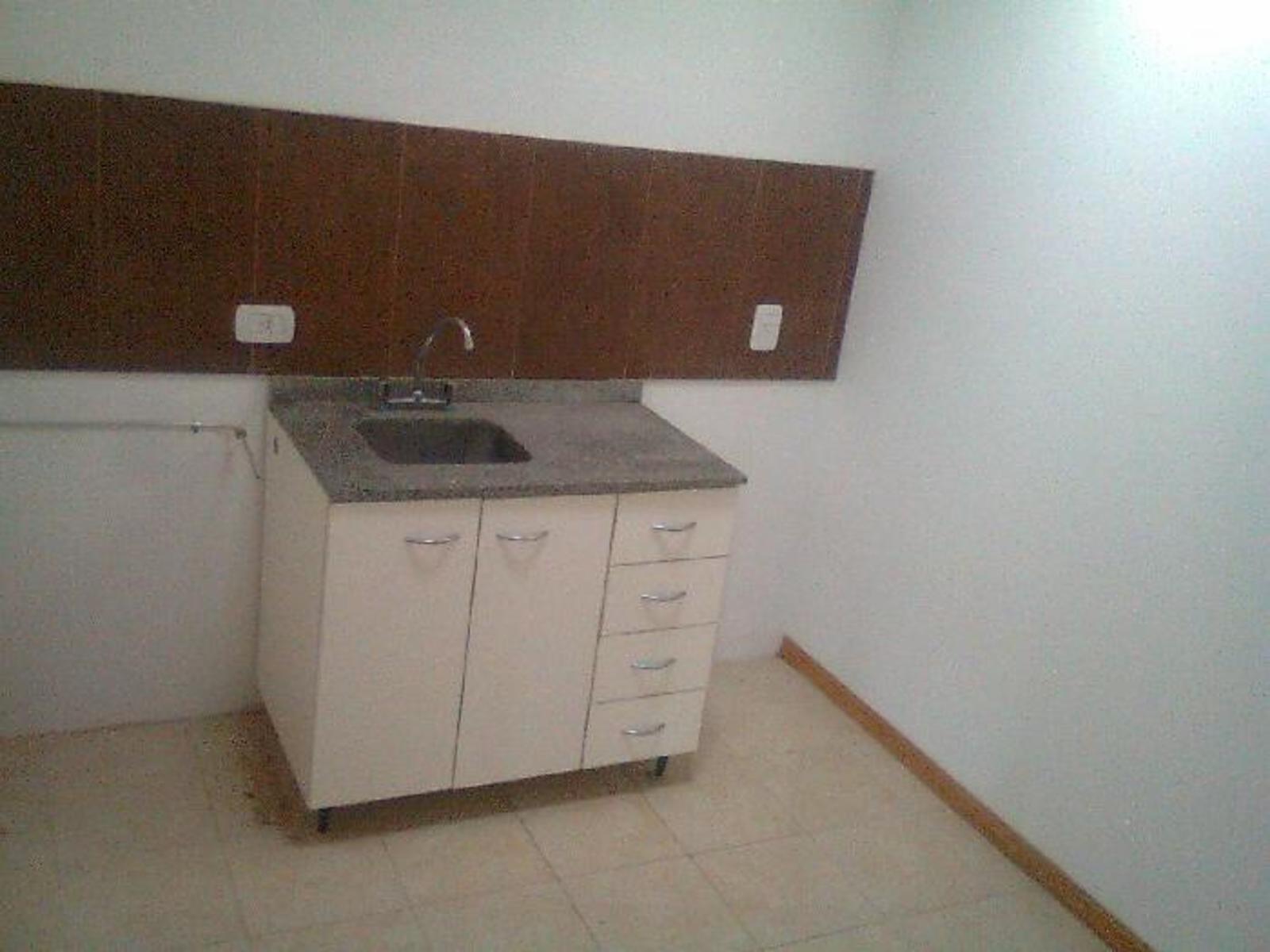 Excelente departamento planta baja contra frente, dos ambientes con entrada de auto. — foto 2