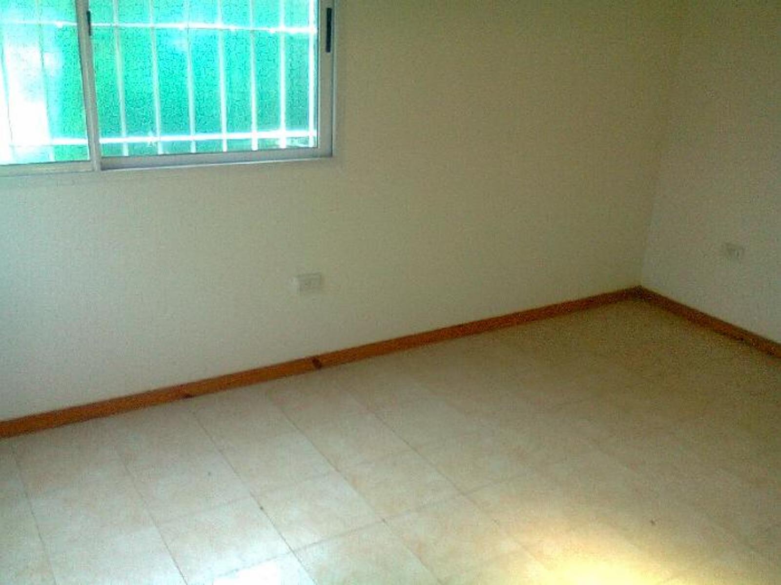 Excelente departamento planta baja contra frente, dos ambientes con entrada de auto. — foto 3