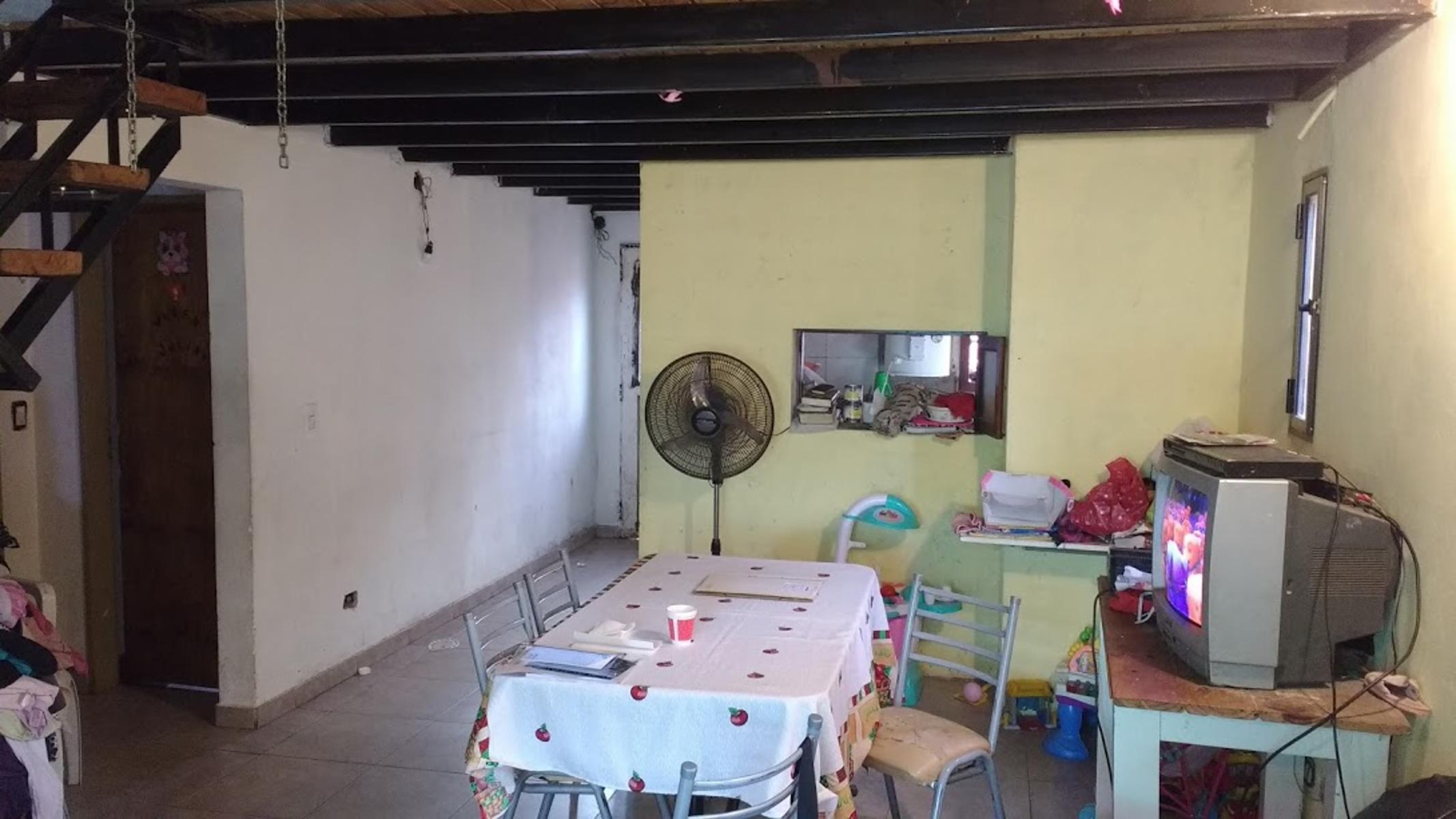 EXCELENTE CASA TRES AMBIENTES EN LOTE DE 10 X 28 CON ENTRADA PASANTE. — foto 2