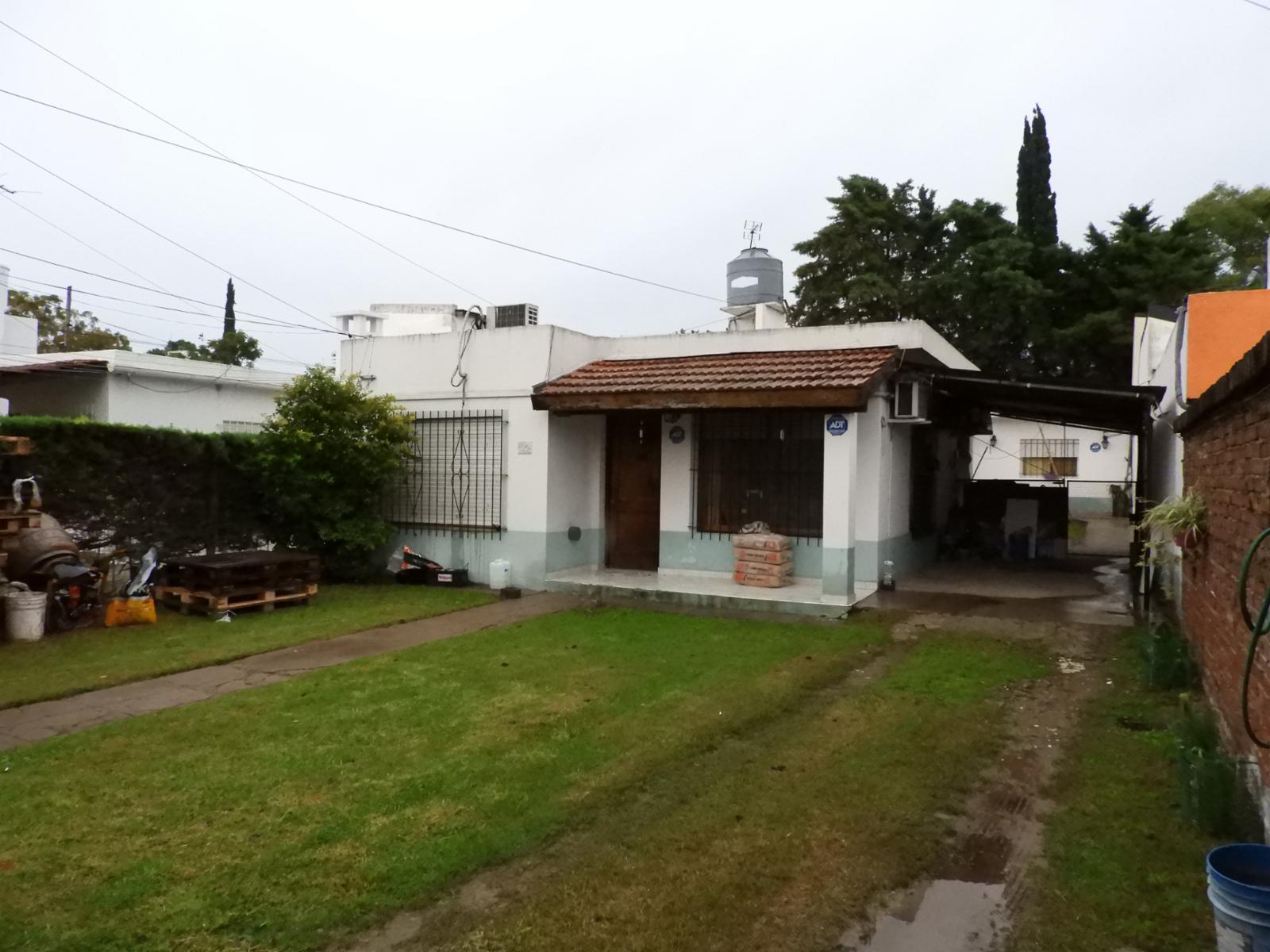 Excelente propiedad multifamiliar, dos casa de tres ambientes sobre lote de 10 x 35 en Garin — foto 2