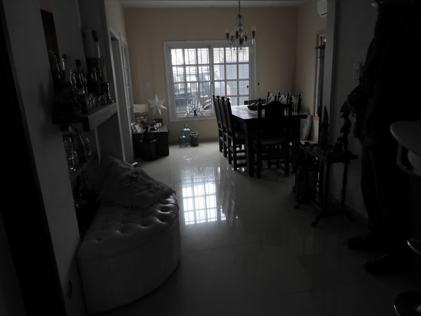 Excelente propiedad multifamiliar dos viviendas independientes con entrada de auto zona céntrica de Garin — foto 3