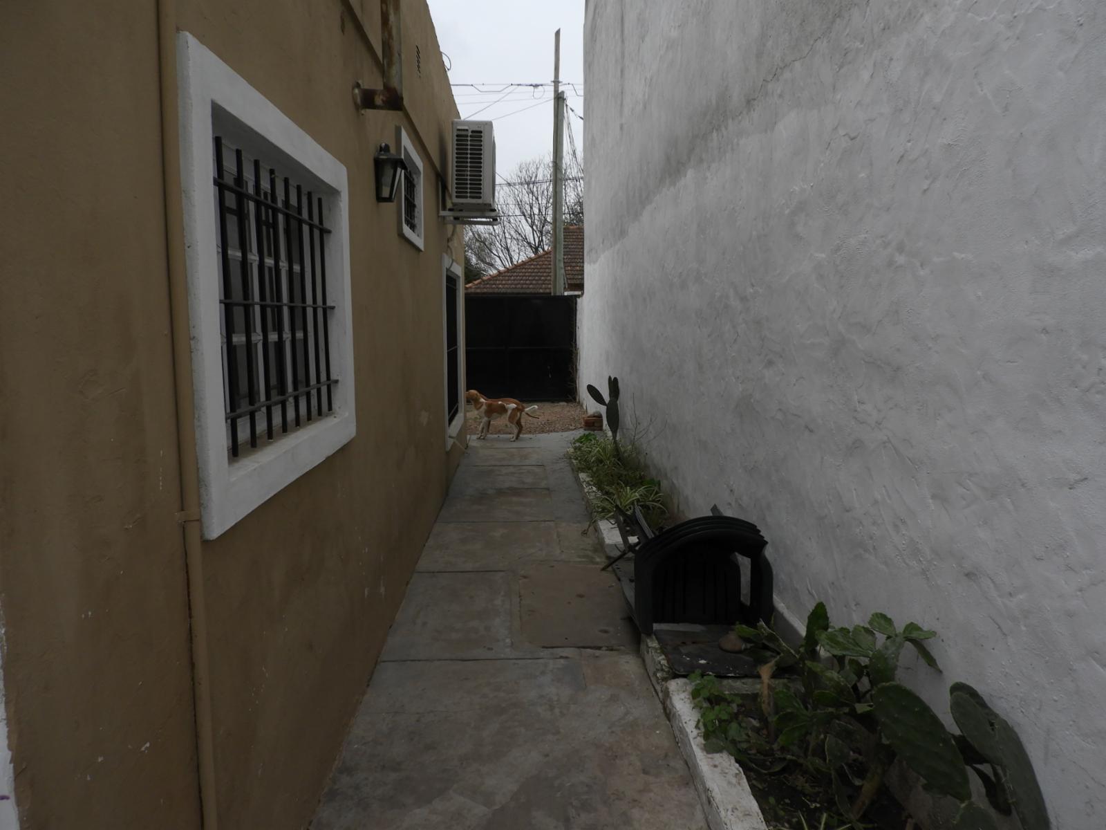 Excelente propiedad multifamiliar dos viviendas independientes con entrada de auto zona céntrica de Garin — foto 5