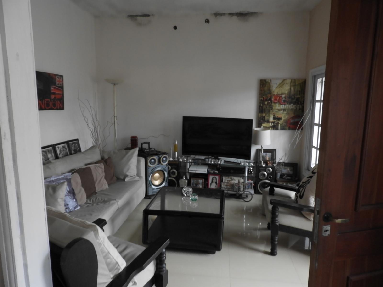 Excelente propiedad multifamiliar dos viviendas independientes con entrada de auto zona céntrica de Garin — foto 7