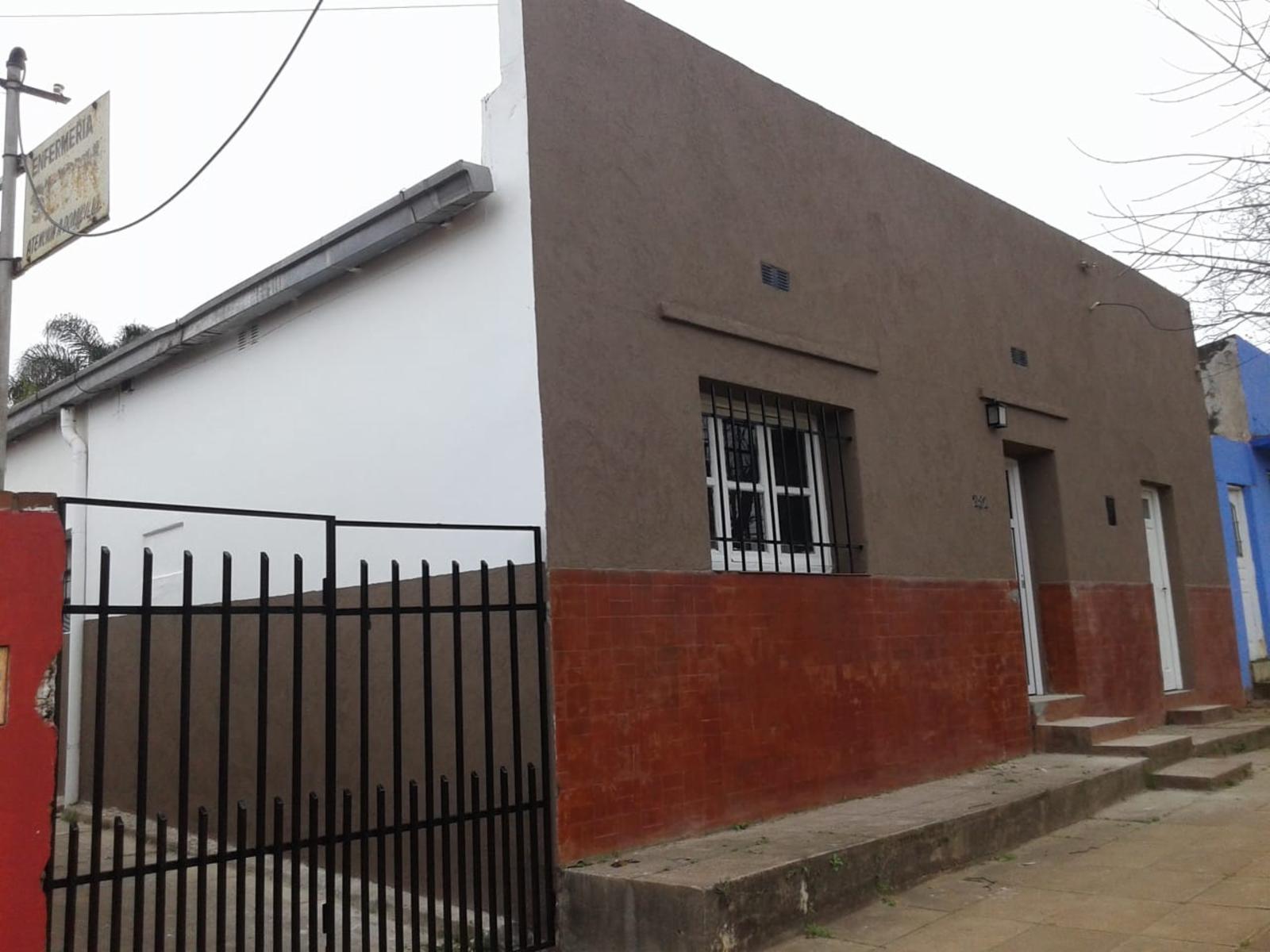 EXCELENTE PROPIEDAD DE 4 AMBIENTES CON ENTRADA DE AUTOS SOBRE LOTE DE 15X50 — foto 2