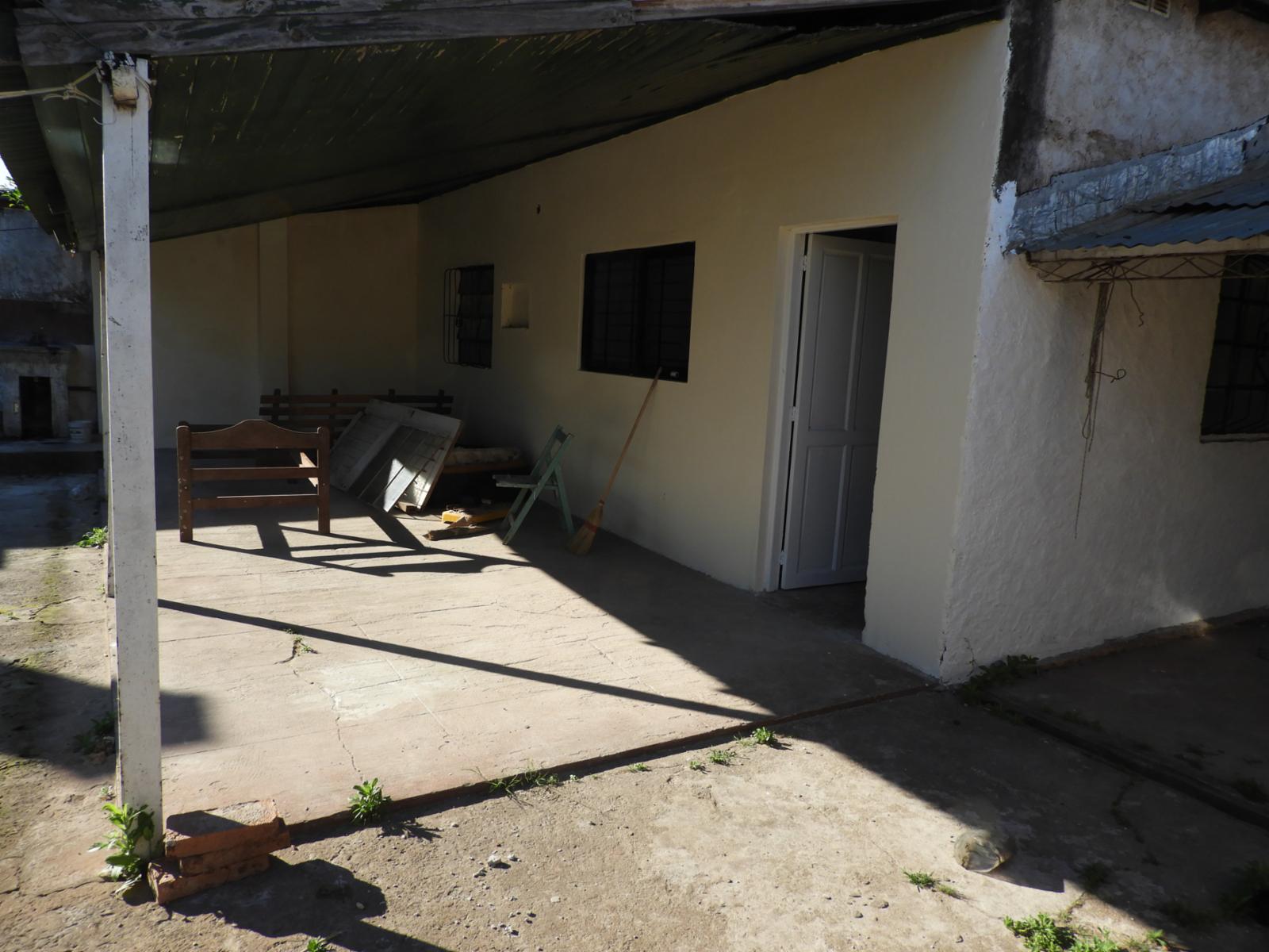 EXCELENTE PROPIEDAD DE 4 AMBIENTES CON ENTRADA DE AUTOS SOBRE LOTE DE 15X50 — foto 7