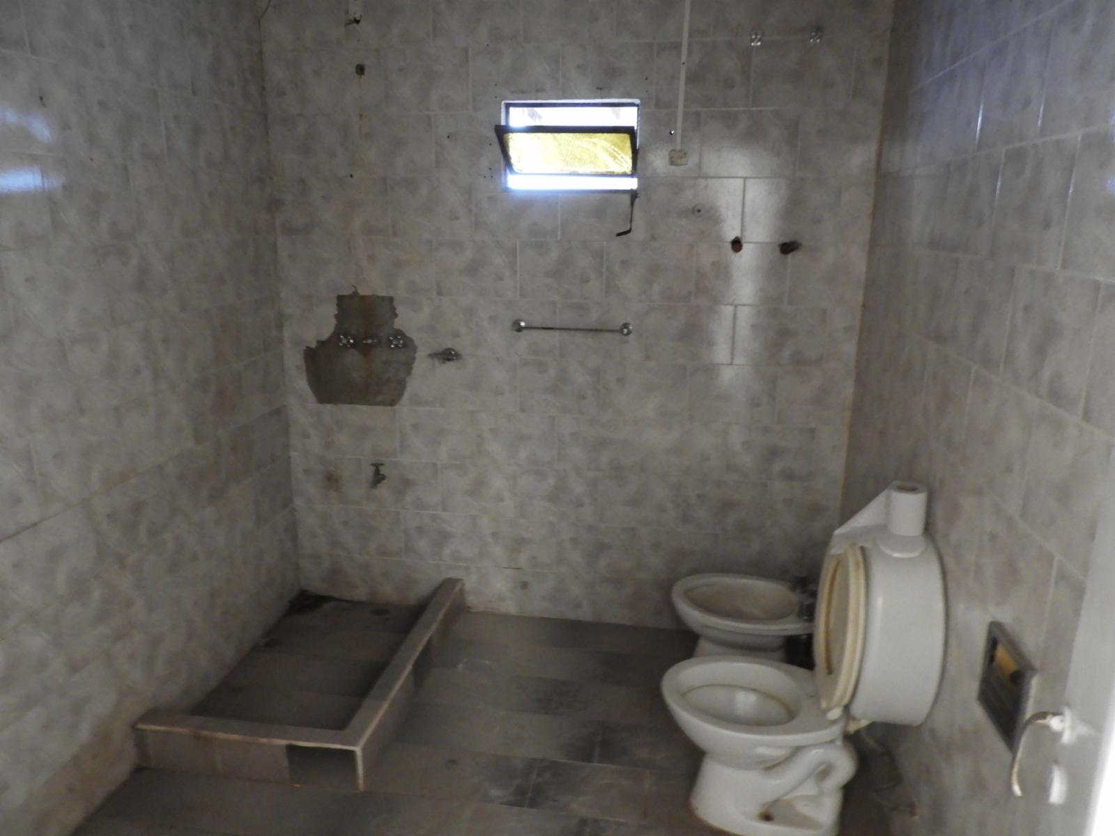 EXCELENTE PROPIEDAD DE 4 AMBIENTES CON ENTRADA DE AUTOS SOBRE LOTE DE 15X50 — foto 10