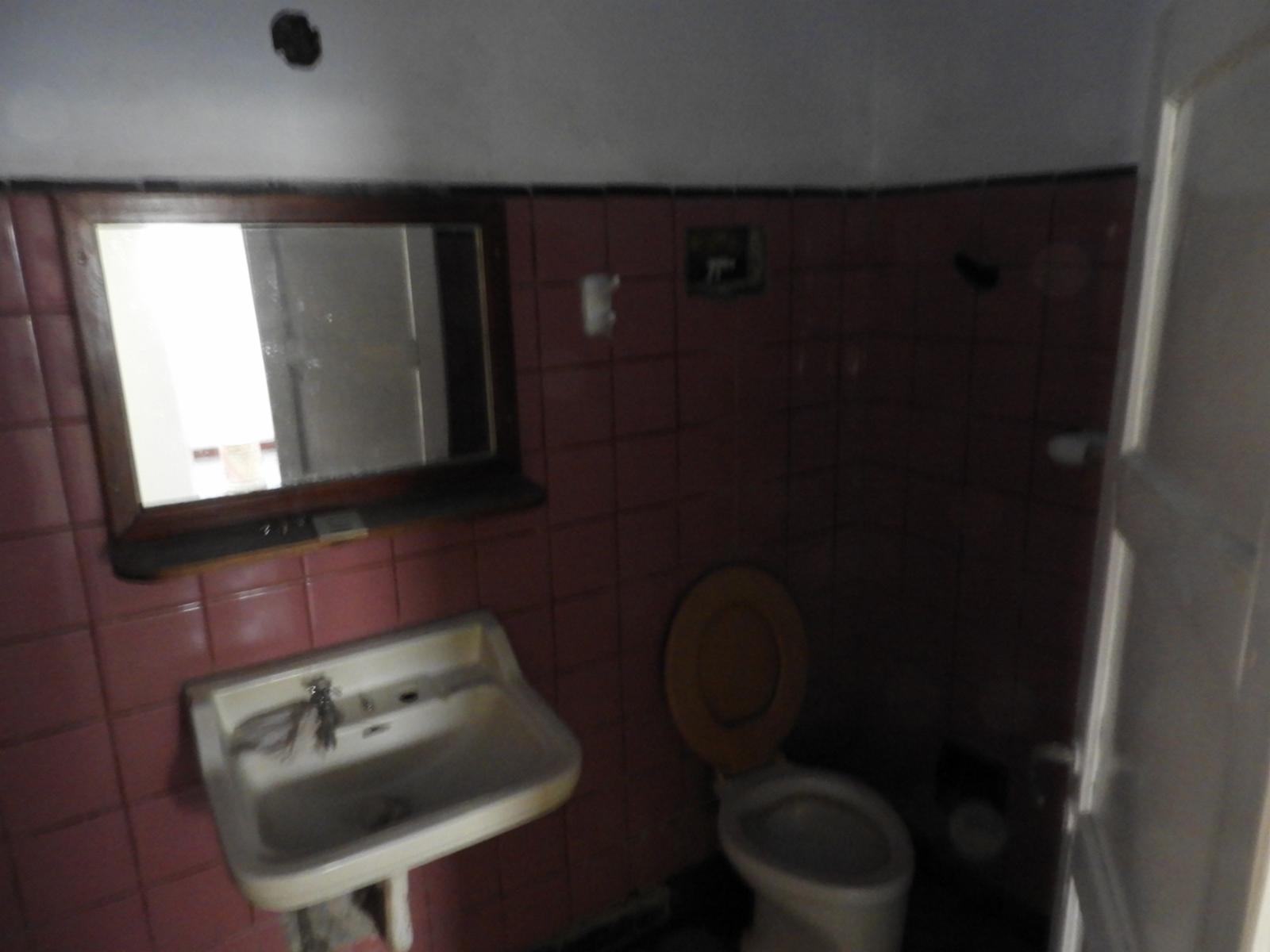 EXCELENTE PROPIEDAD DE 4 AMBIENTES CON ENTRADA DE AUTOS SOBRE LOTE DE 15X50 — foto 11
