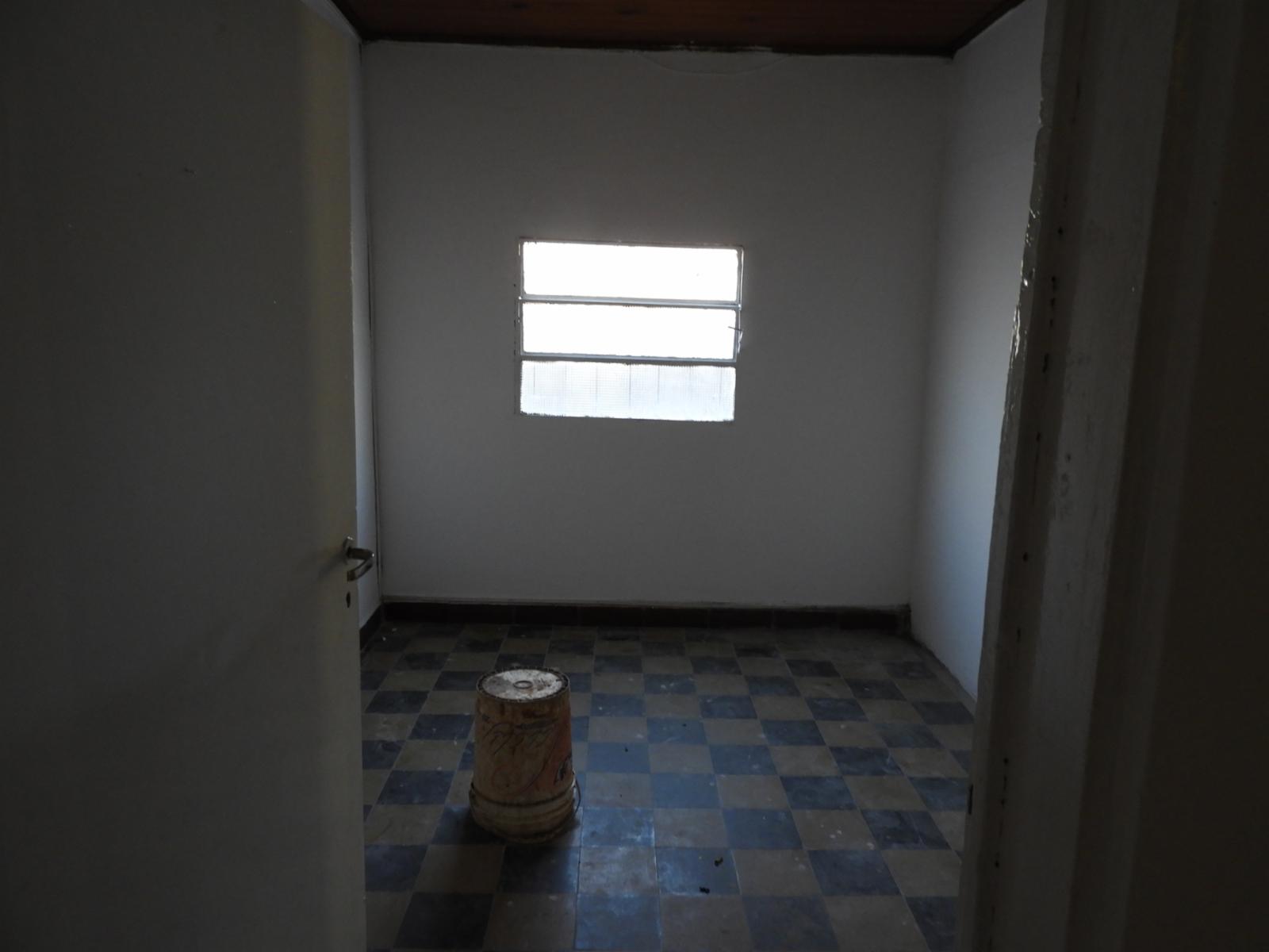 EXCELENTE PROPIEDAD DE 4 AMBIENTES CON ENTRADA DE AUTOS SOBRE LOTE DE 15X50 — foto 13