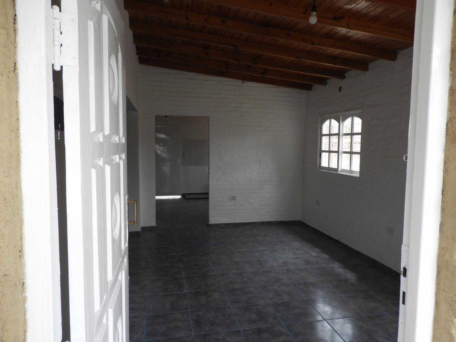 EXCELENTE UBICACIÓN CASA TRES AMBIENTES CON ENTRADA DE AUTO Y GALPON CONENTRADA LATERAL — foto 5