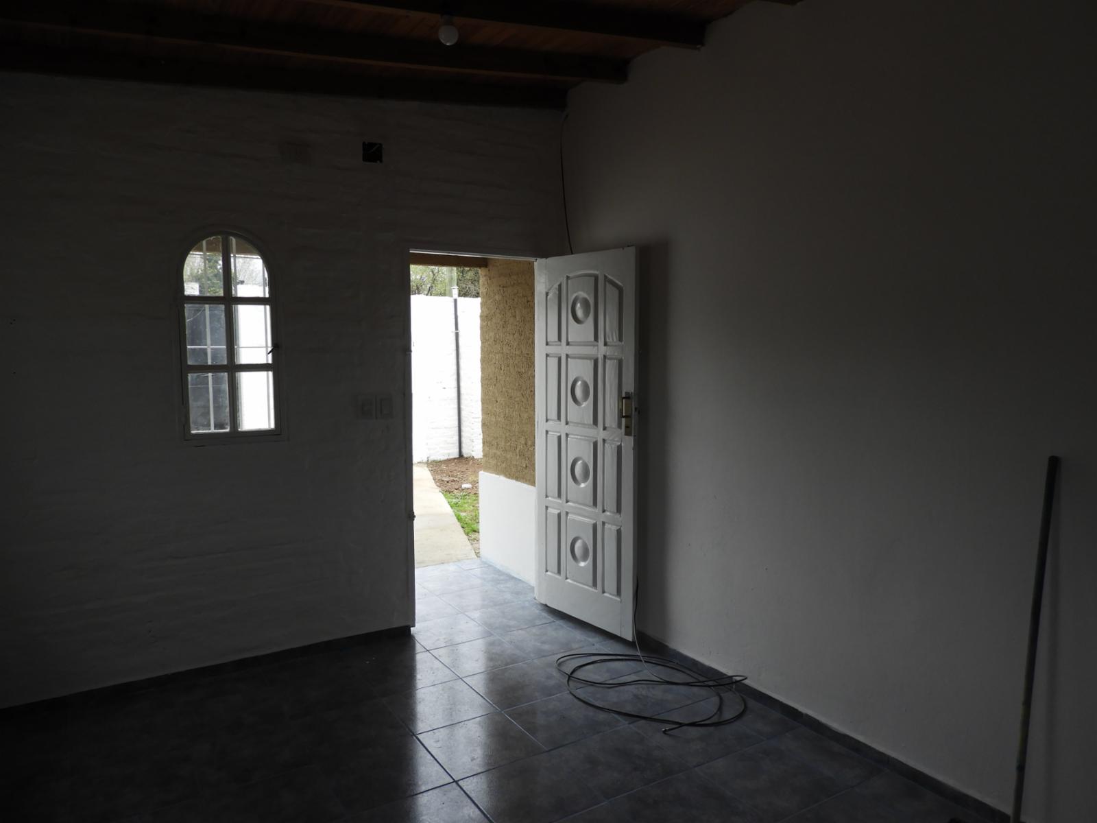 EXCELENTE UBICACIÓN CASA TRES AMBIENTES CON ENTRADA DE AUTO Y GALPON CONENTRADA LATERAL — foto 13