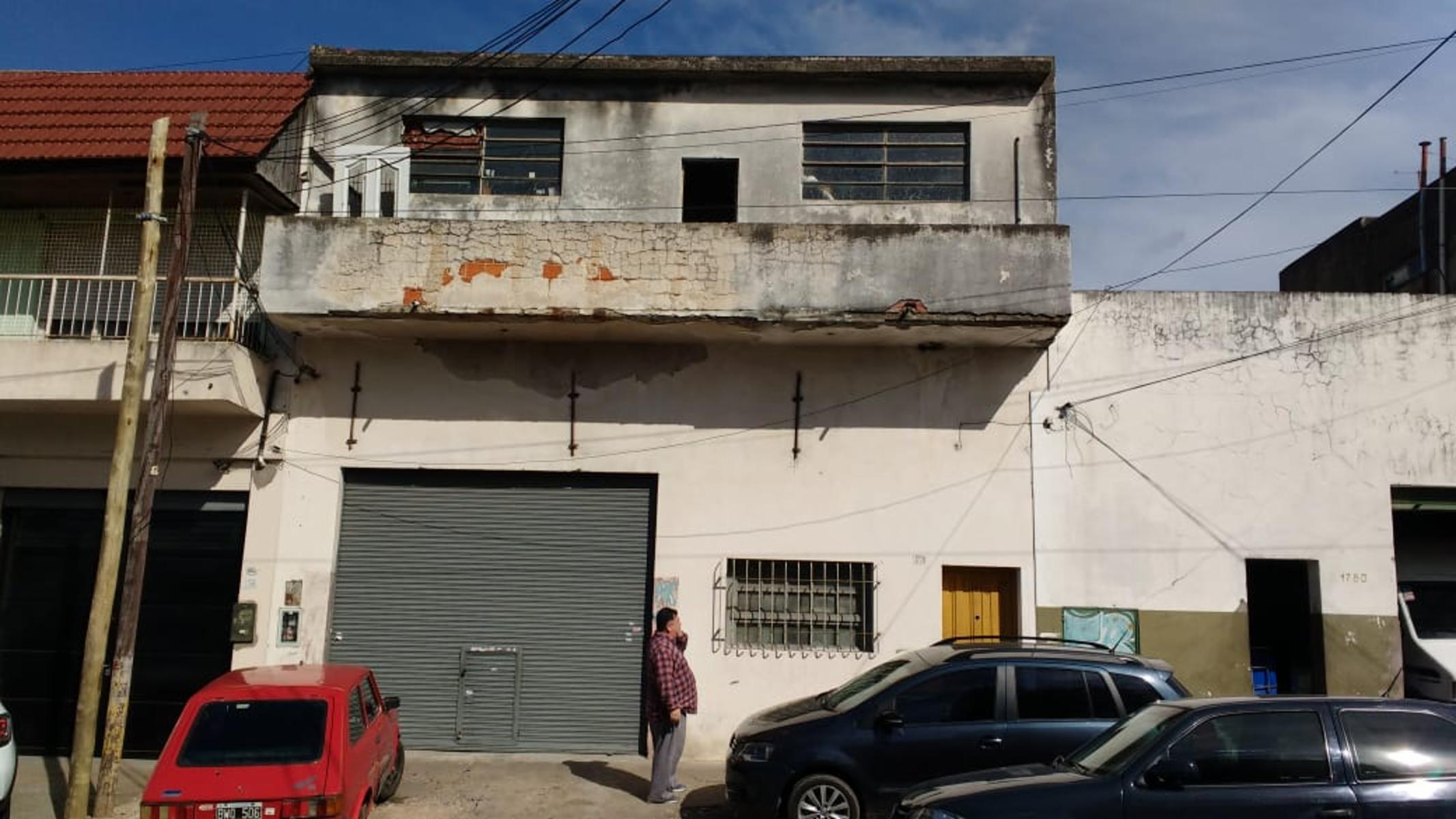 EXCELENTE PROPIEDAD EN ZONA INDUSTRIAL GALPÓN DE 300 M2 MAS SALÓN MAS DEPARTAMENTO