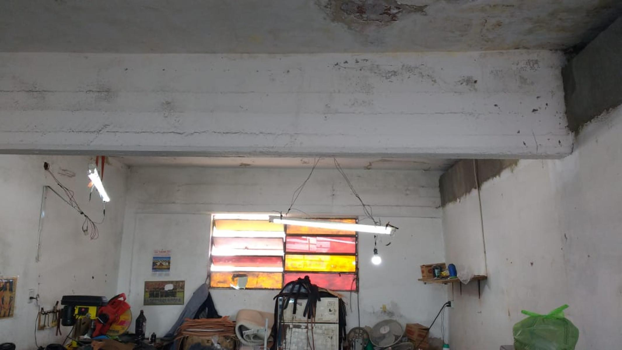 EXCELENTE PROPIEDAD EN ZONA INDUSTRIAL GALPÓN DE 300 M2 MAS SALÓN MAS DEPARTAMENTO — foto 2
