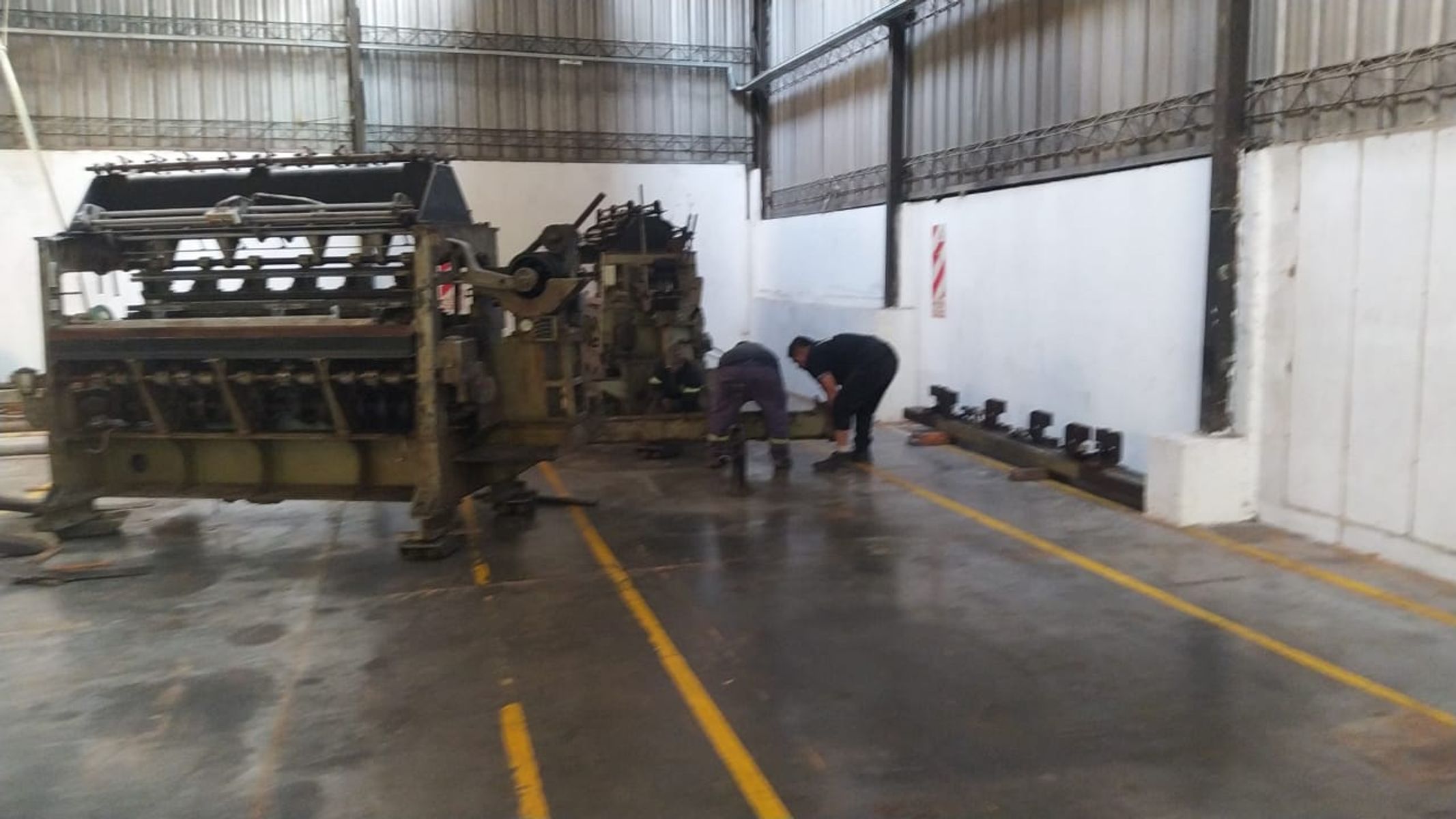 EXELENTE GALPON INDUSTRIAL DE 1.100 METROS CUADRADOS CON ESTACIONAMIENTO Y FUERZA MOTRIZ - 7