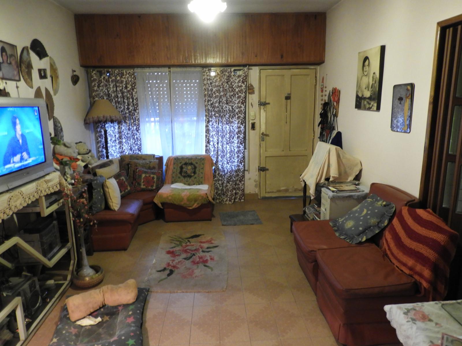 EXCELENTE CASA DE TRES AMBIENTES CON GARAGE JARDIN PATIO Y FONDO LIBRE — foto 8