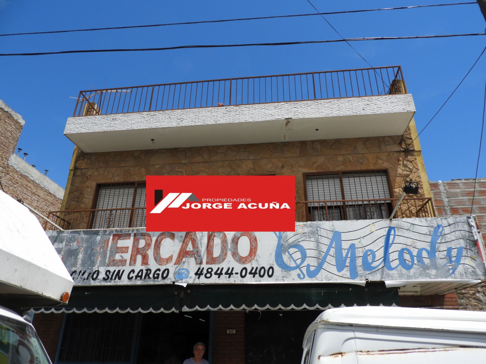 EXCELENTE DEPARTAMENTO DE CUATRO AMBIENTES CON PATIO Y TERRAZA EN PLANTA ALTA ÚNICO POR SUS DIMENSIONES RECIBO PROPIEDAD MENOR VALOR EN PARTE DE PAGO - 1