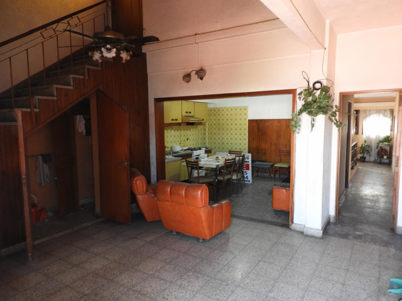 EXCELENTE DEPARTAMENTO DE CUATRO AMBIENTES CON PATIO Y TERRAZA EN PLANTA ALTA ÚNICO POR SUS DIMENSIONES RECIBO PROPIEDAD MENOR VALOR EN PARTE DE PAGO - 8