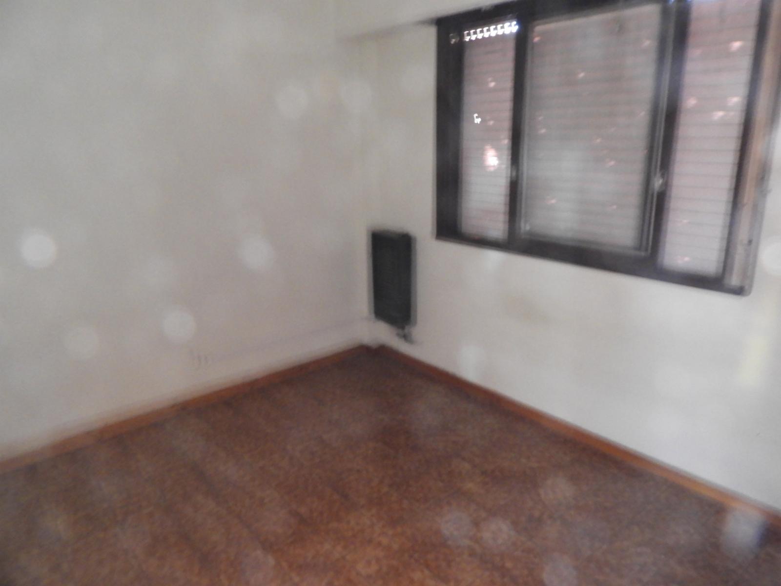 EXCELENTE DEPARTAMENTO DE CUATRO AMBIENTES CON PATIO Y TERRAZA EN PLANTA ALTA ÚNICO POR SUS DIMENSIONES RECIBO PROPIEDAD MENOR VALOR EN PARTE DE PAGO - 11