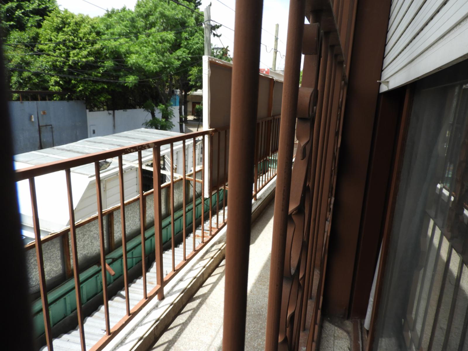 EXCELENTE DEPARTAMENTO DE CUATRO AMBIENTES CON PATIO Y TERRAZA EN PLANTA ALTA ÚNICO POR SUS DIMENSIONES RECIBO PROPIEDAD MENOR VALOR EN PARTE DE PAGO - 14