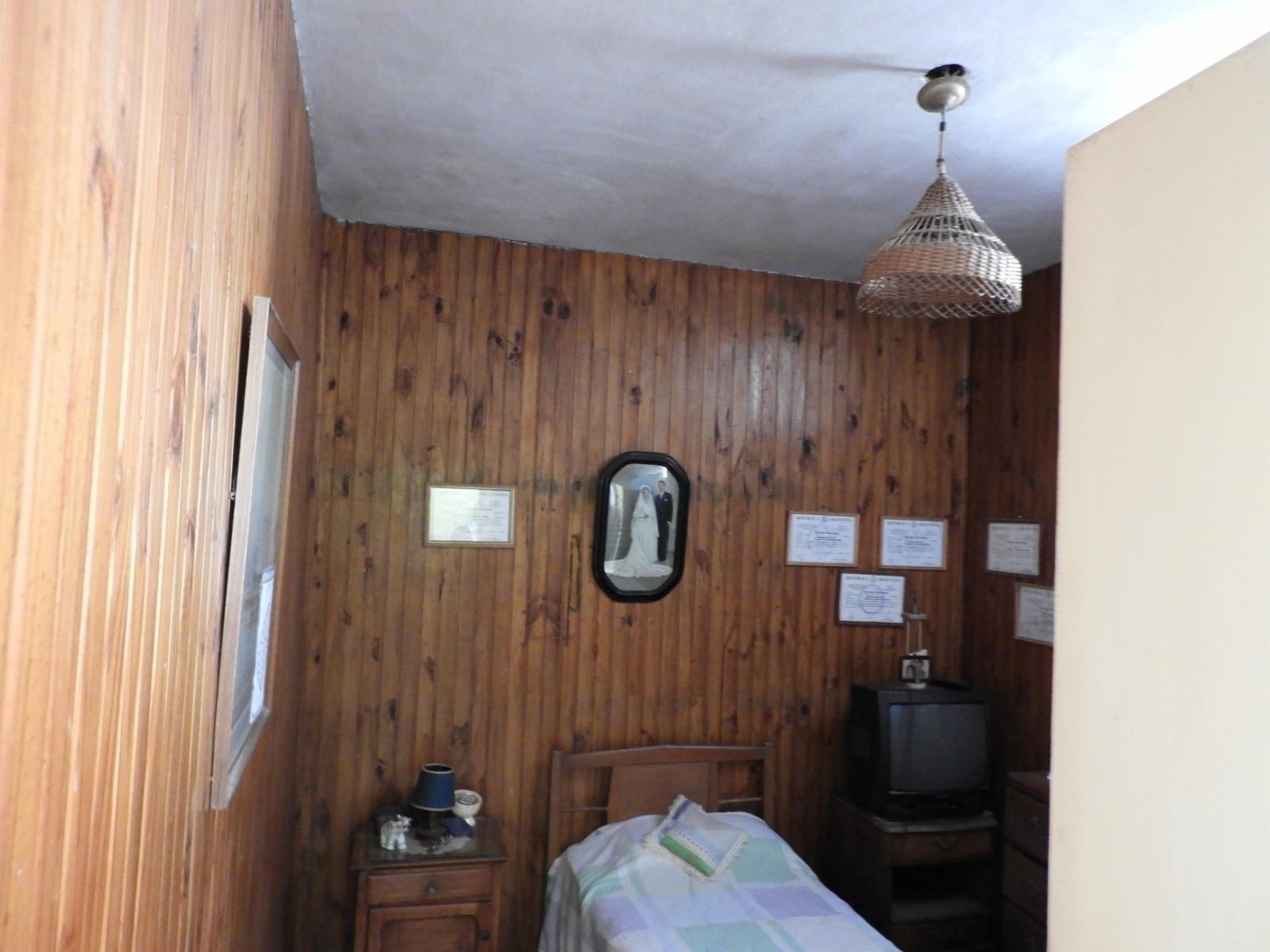 EXCELENTE PROPIEDAD CASA TRES AMBIENTES, AMPLIO PATIO, GALPÓN , PARRILLA Y ENTRADA DE AUTO. — foto 5