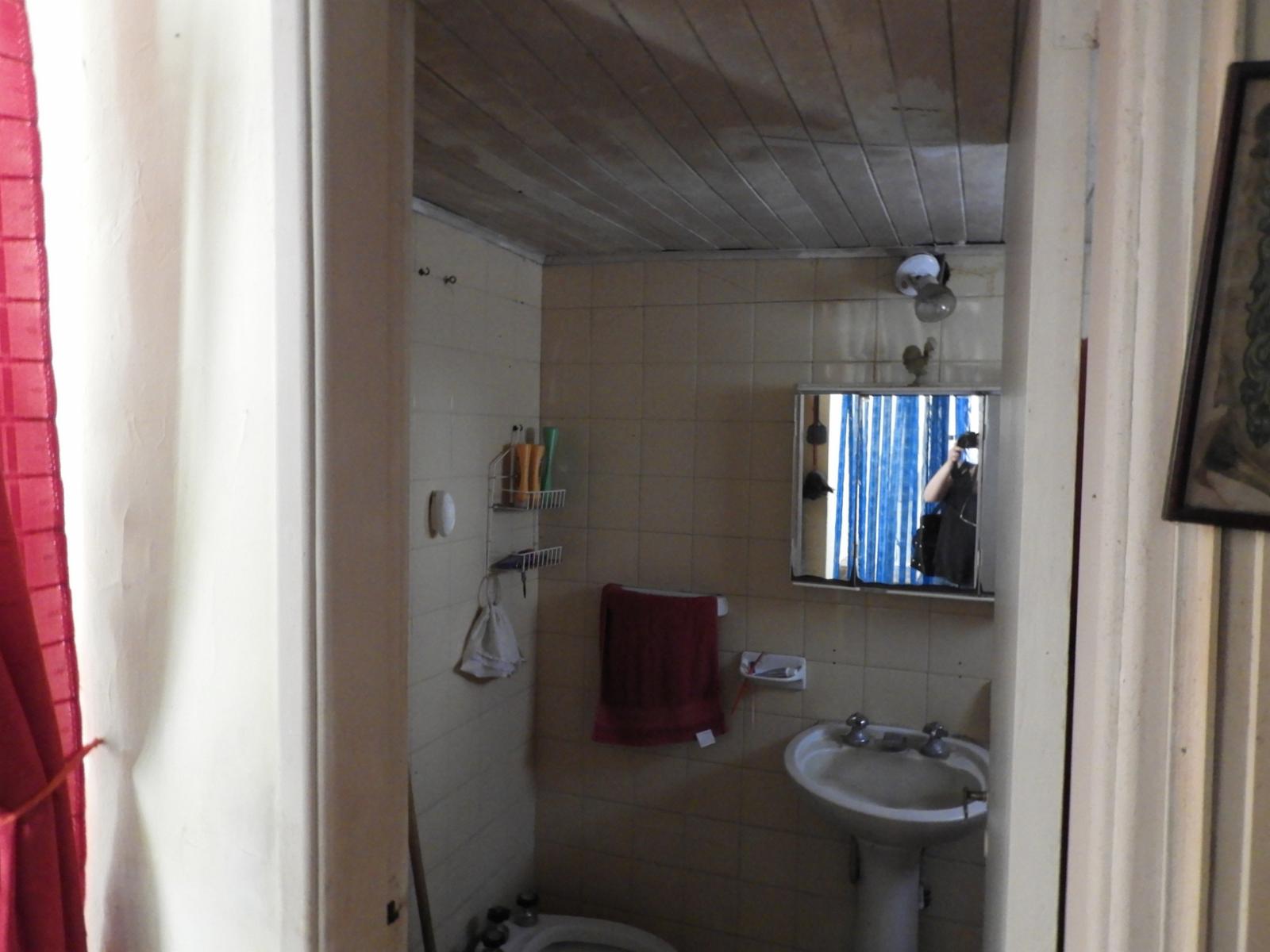 EXCELENTE PROPIEDAD CASA TRES AMBIENTES, AMPLIO PATIO, GALPÓN , PARRILLA Y ENTRADA DE AUTO. — foto 7