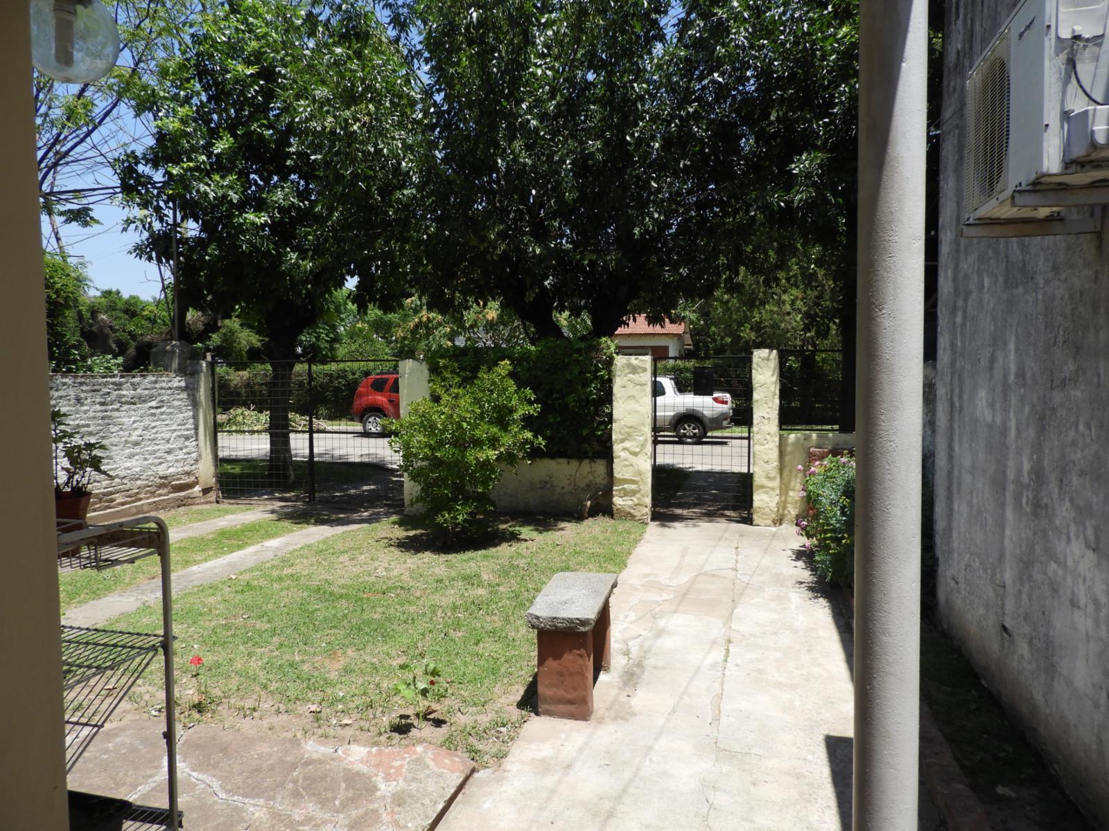EXCELENTE PROPIEDAD CASA TRES AMBIENTES, AMPLIO PATIO, GALPÓN , PARRILLA Y ENTRADA DE AUTO. — foto 12