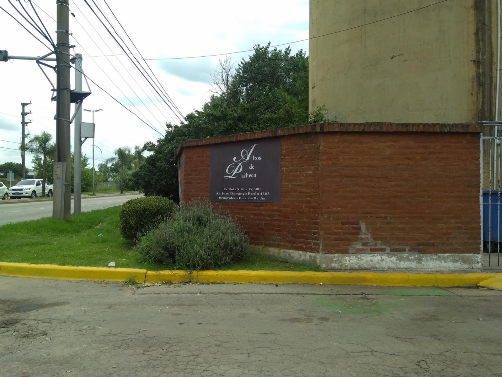 EXCELENTE PROPIEDAD DE TRES AMBIENTES BARRIO CERRADO ALTOS DE PACHECO SOBRE RUTA 9