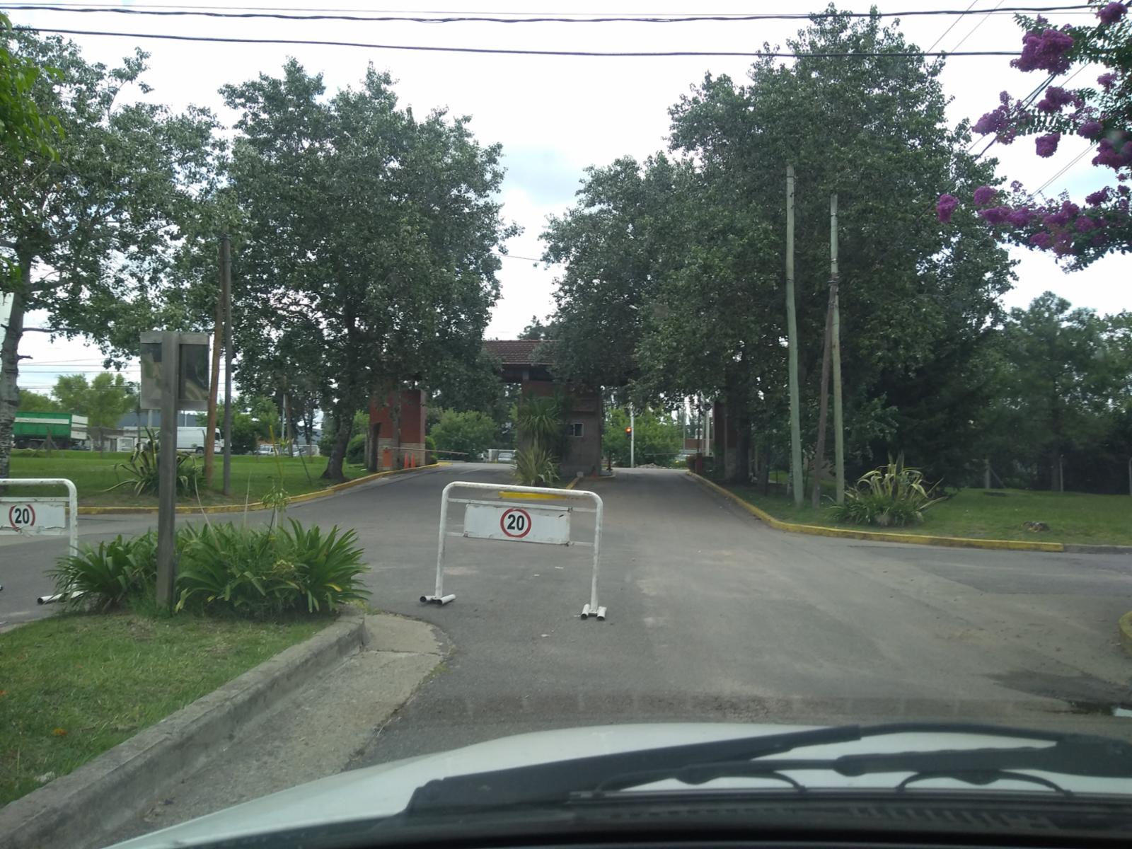 EXCELENTE PROPIEDAD DE TRES AMBIENTES BARRIO CERRADO ALTOS DE PACHECO SOBRE RUTA 9 — foto 3