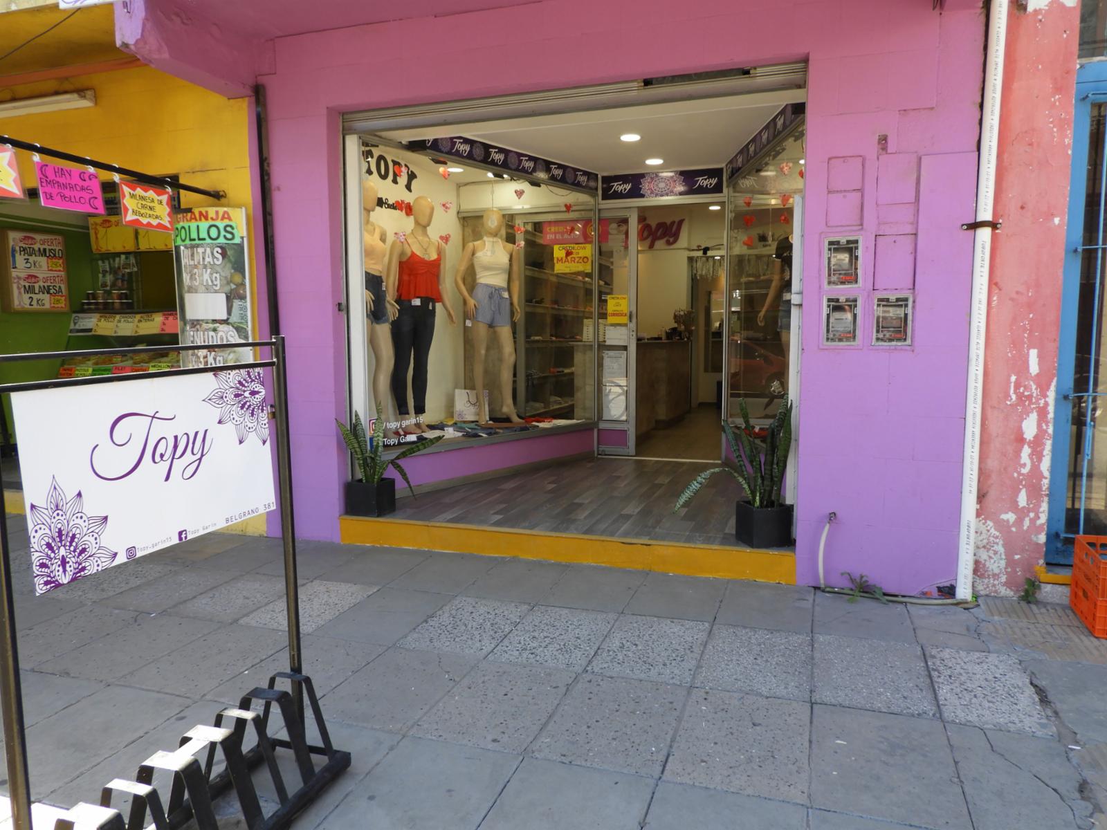 EXCELENTE OPORTUNIDAD COMERCIO FUNCIONANDO EN CENTRO COMERCIAL BELGRANO EN GARIN, BUENOS AIRES, RUBRO INDUMENTARIA FEMENINA — foto 2