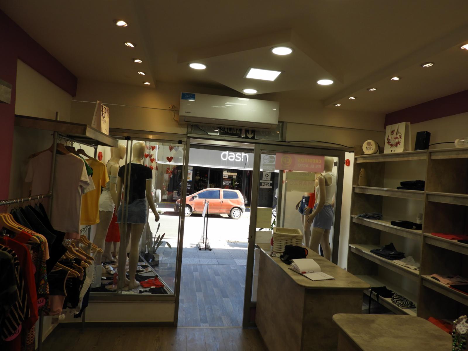EXCELENTE OPORTUNIDAD COMERCIO FUNCIONANDO EN CENTRO COMERCIAL BELGRANO EN GARIN, BUENOS AIRES, RUBRO INDUMENTARIA FEMENINA — foto 7